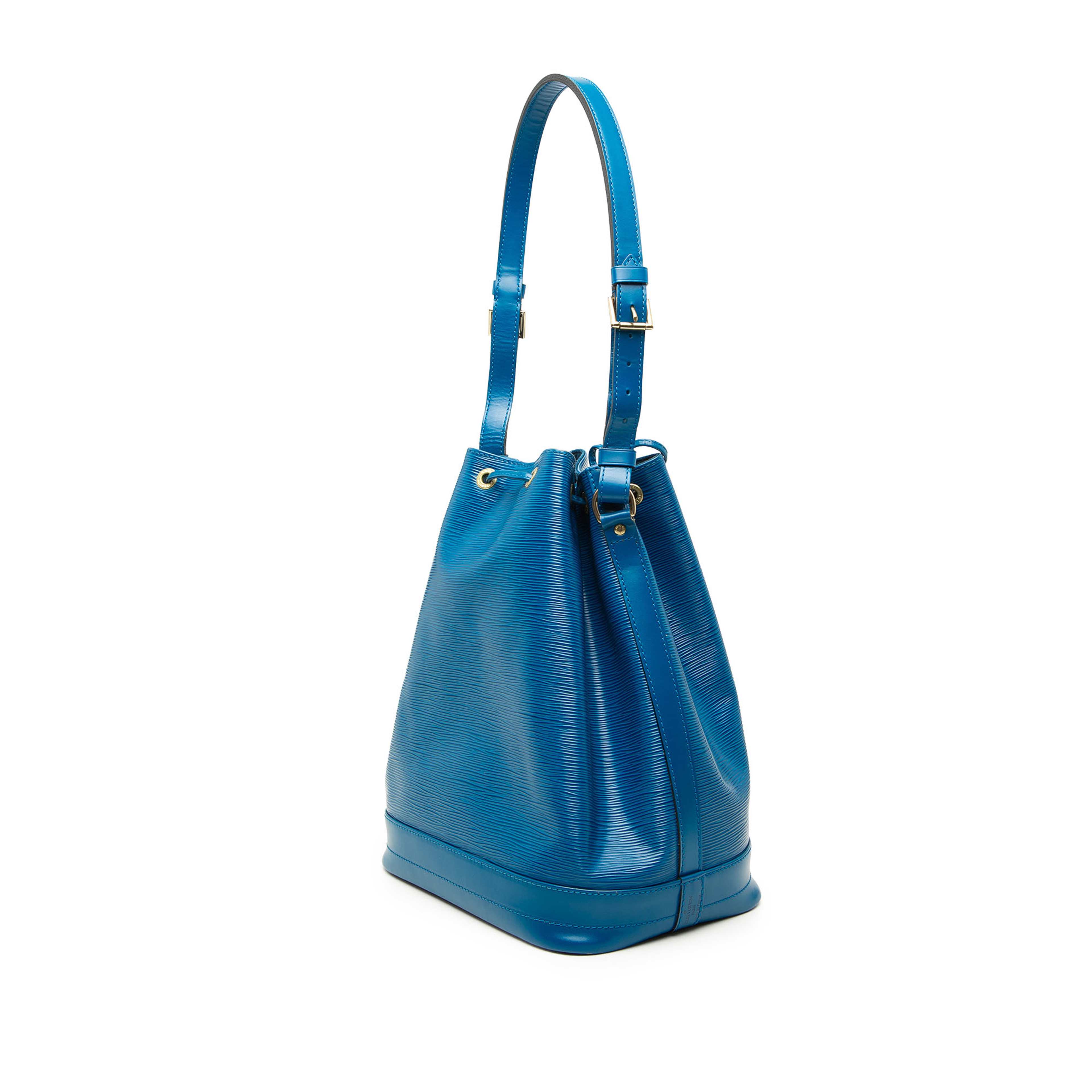 Louis Vuitton Epi Noe Gm, från Luxclusif, i färgen blå. Klicka för att öppna bilden i stort format