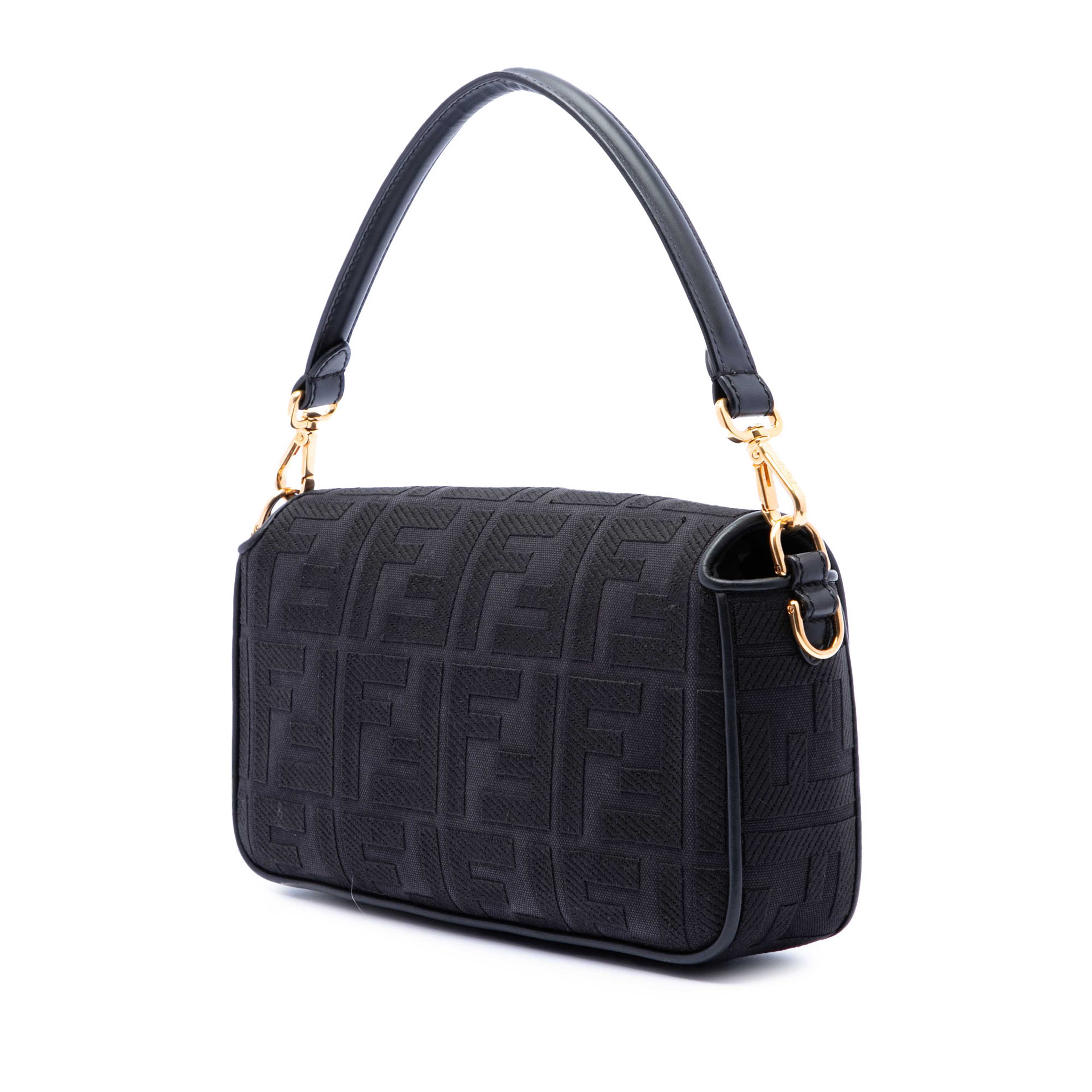 Fendi Zucca Embroidered Canvas Baguette Satchel, från Luxclusif, i färgen black. Klicka för att öppna bilden i stort format