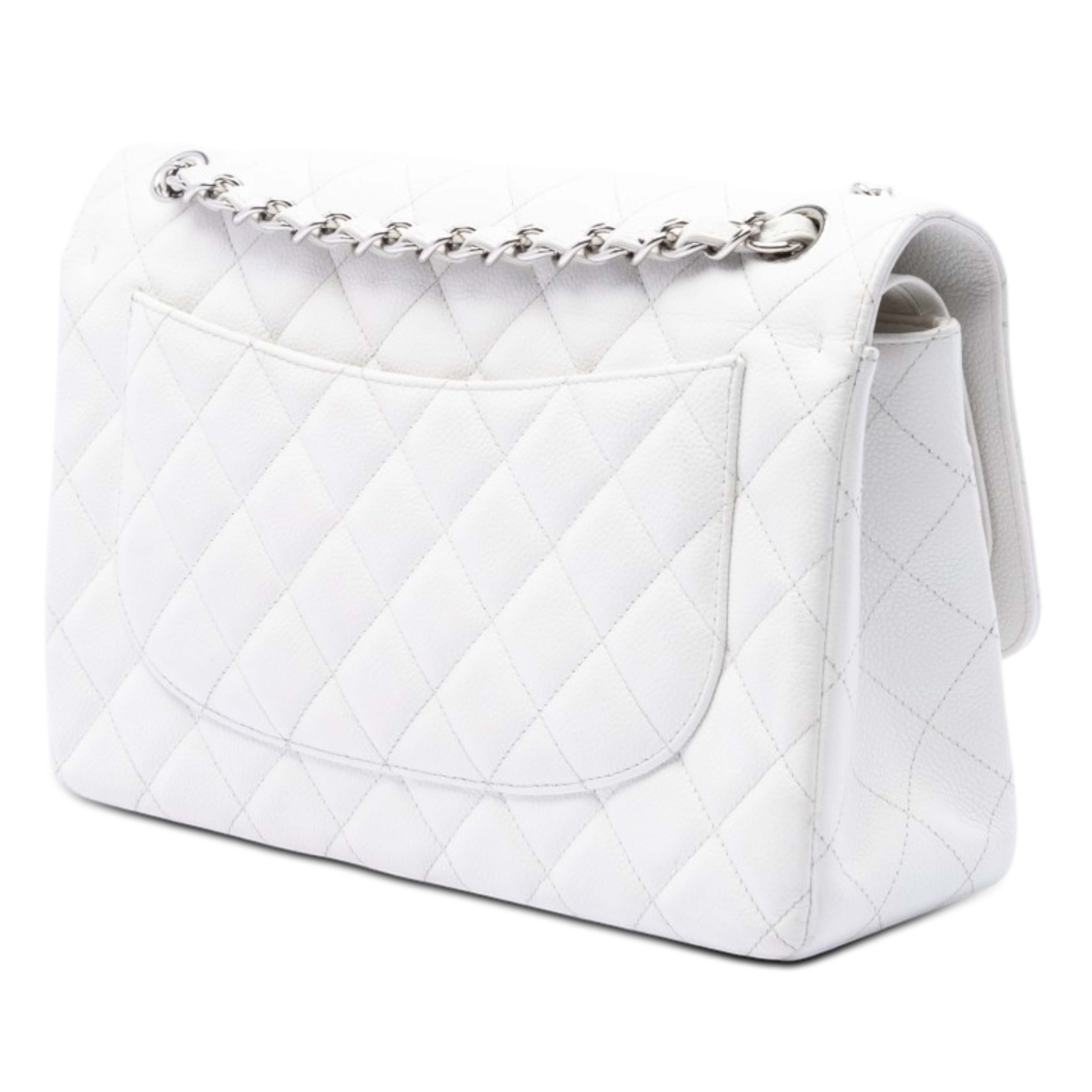 Chanel Jumbo Classic Caviar Double Flap, från Luxclusif, i färgen vit. Klicka för att öppna bilden i stort format