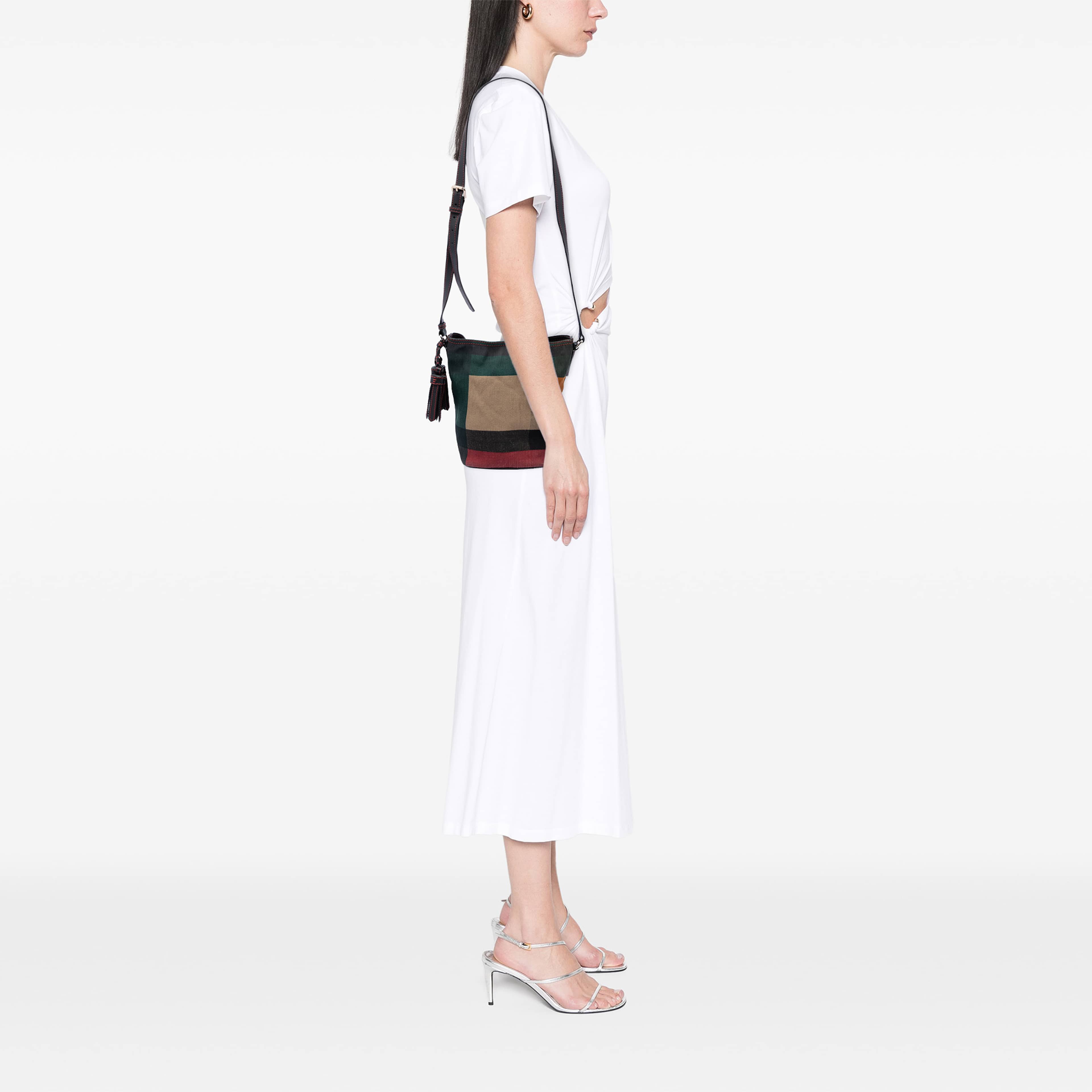 Burberry Mini Mega Check Canvas Ashby Tassel Bucket Bag, från Luxclusif, i färgen brun. Klicka för att öppna bilden i stort format