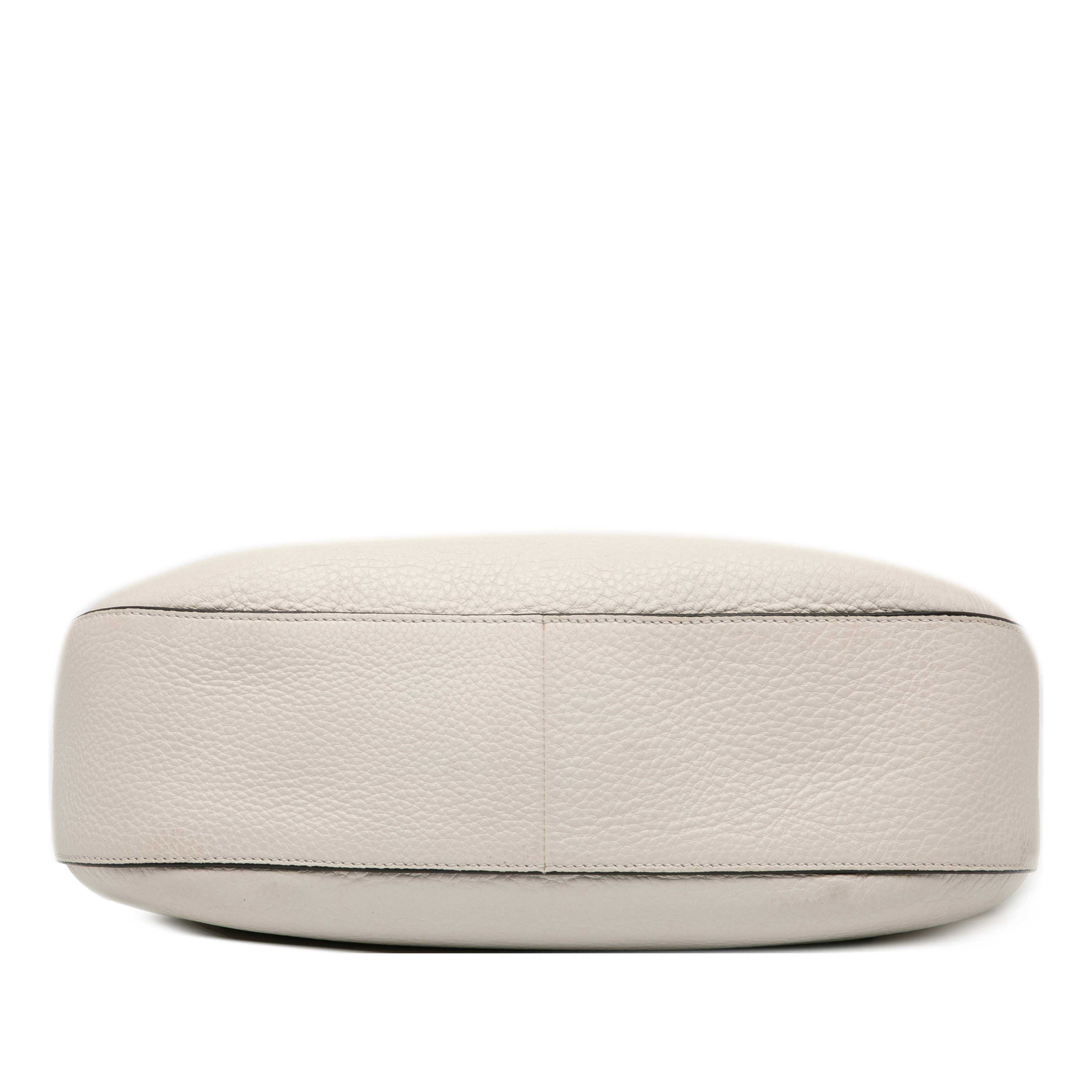 Prada Vitello Phenix Crossbody, från Luxclusif, i färgen white. Klicka för att öppna bilden i stort format