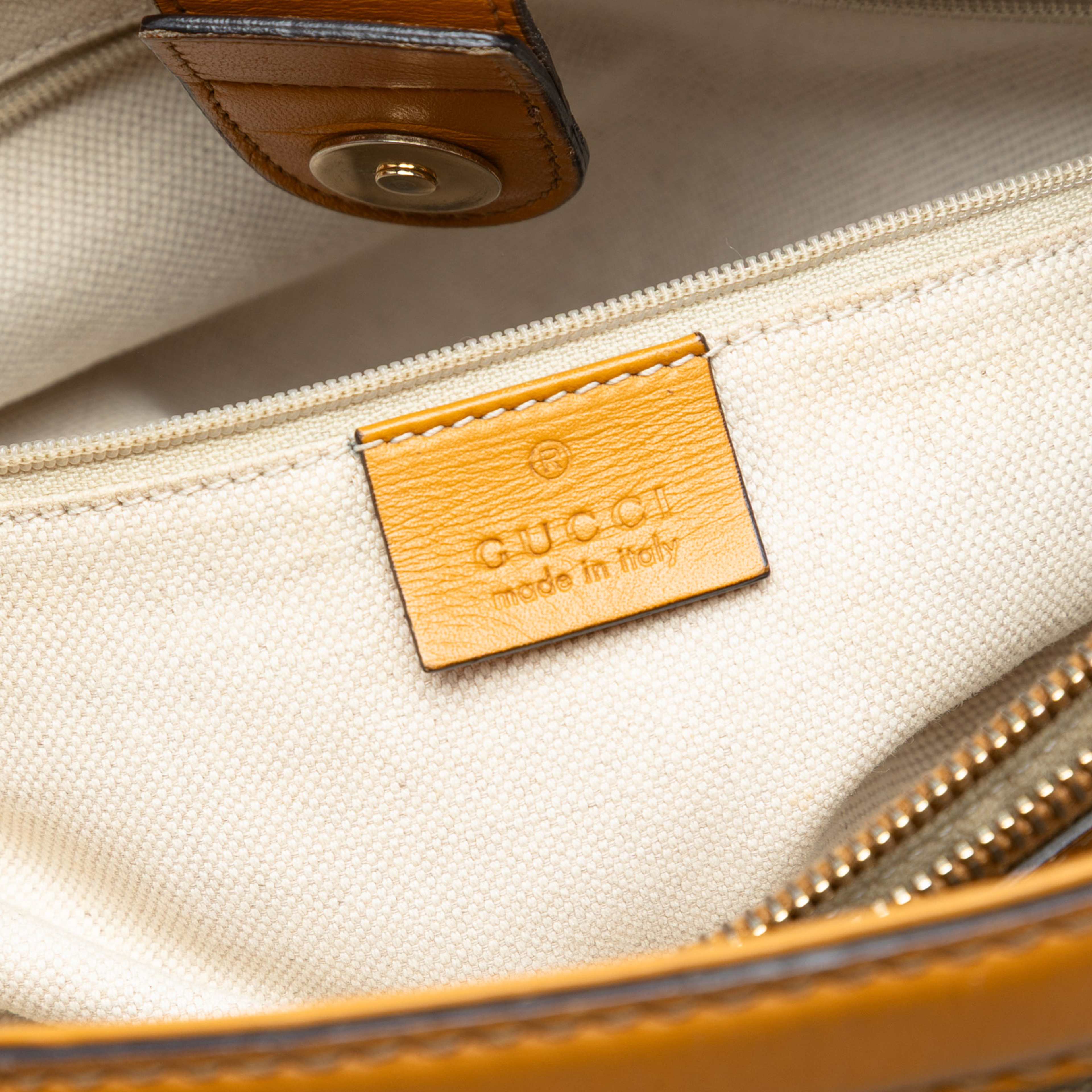 Gucci Gg Canvas Sukey Tote, från Luxclusif, i färgen beige. Klicka för att öppna bilden i stort format