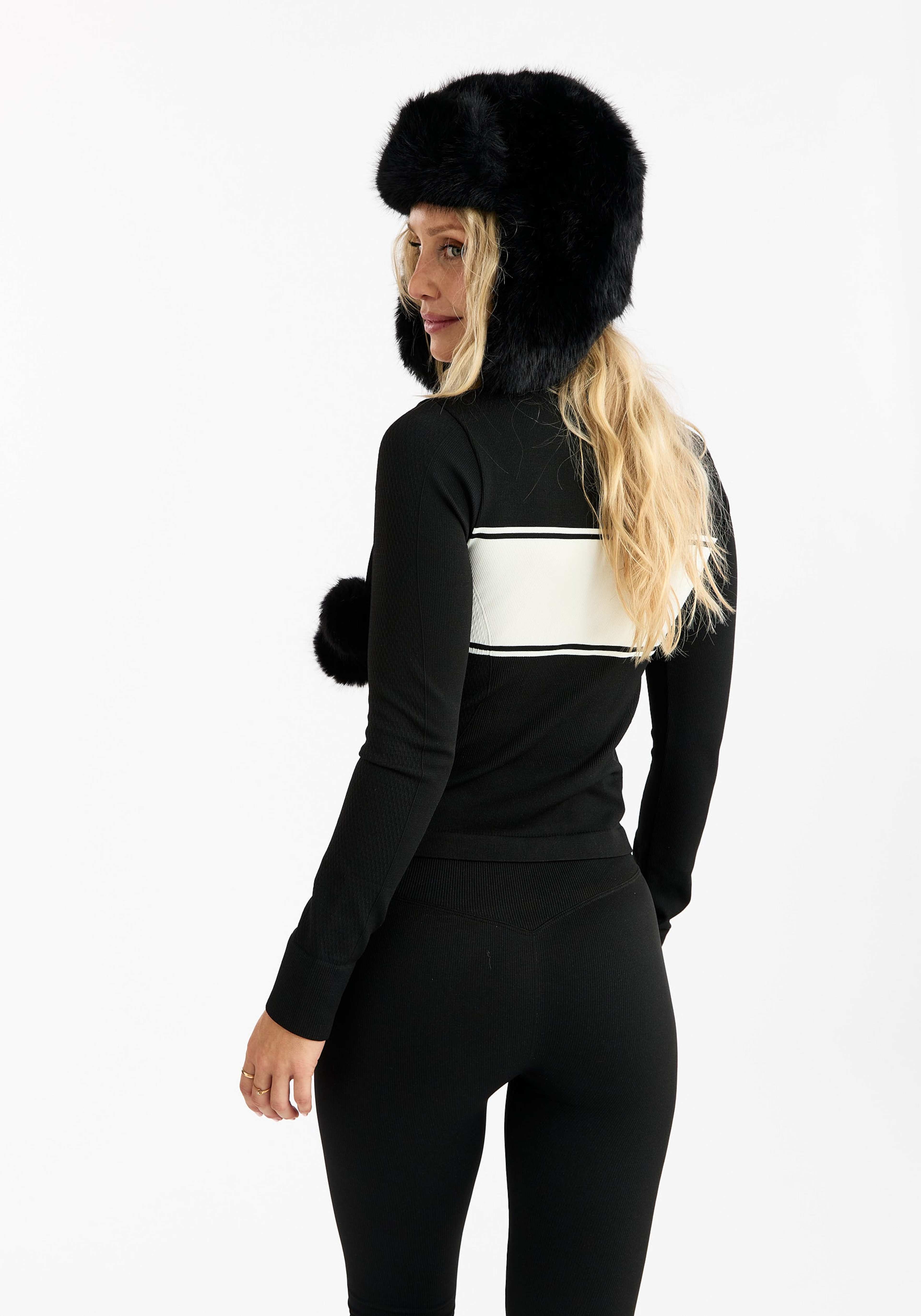 Seamless Half Zip Base Layer, från Drop of Mindfulness, i färgen black après. Klicka för att öppna bilden i stort format