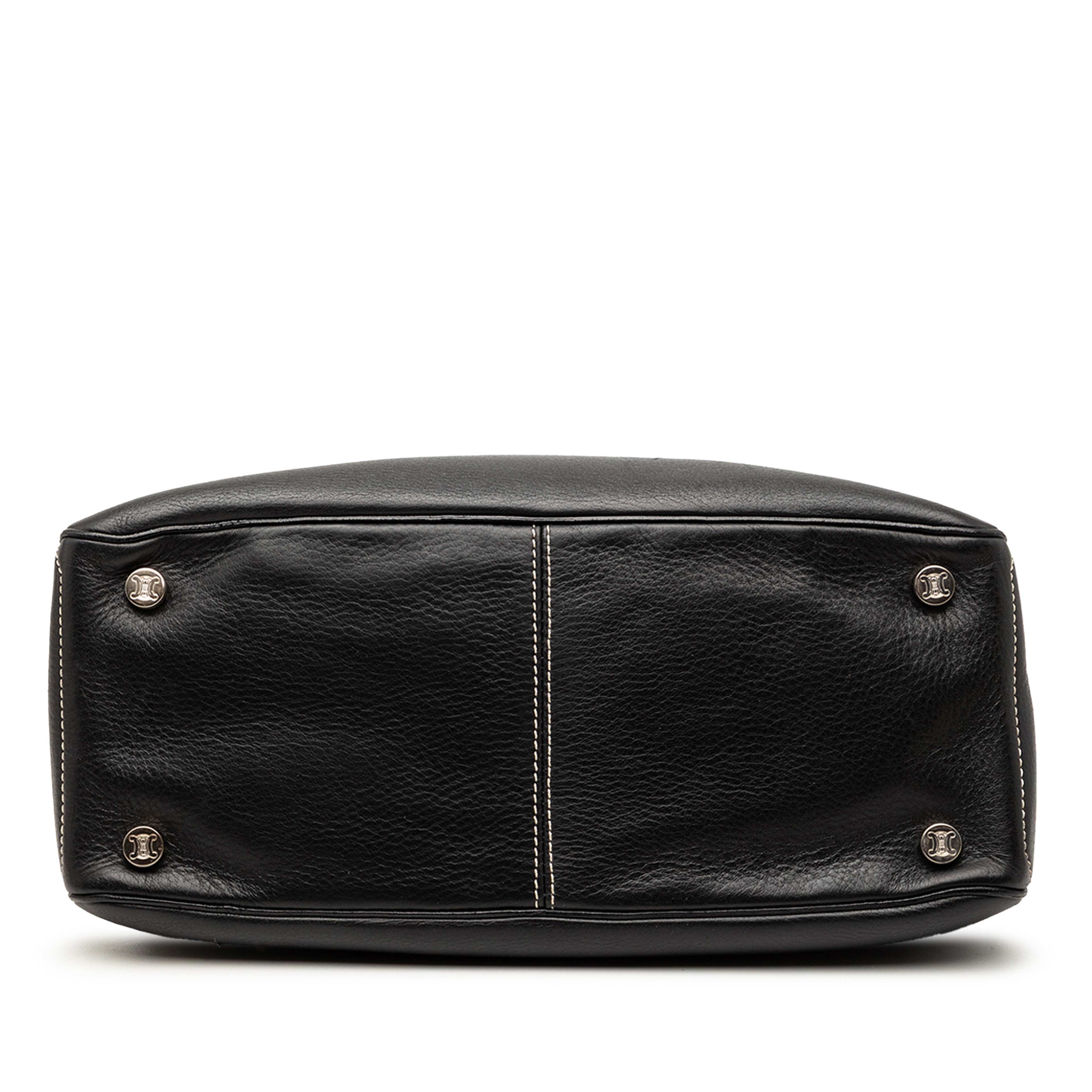 Celine Leather Boogie Clasp Handbag, från Luxclusif, i färgen svart. Klicka för att öppna bilden i stort format