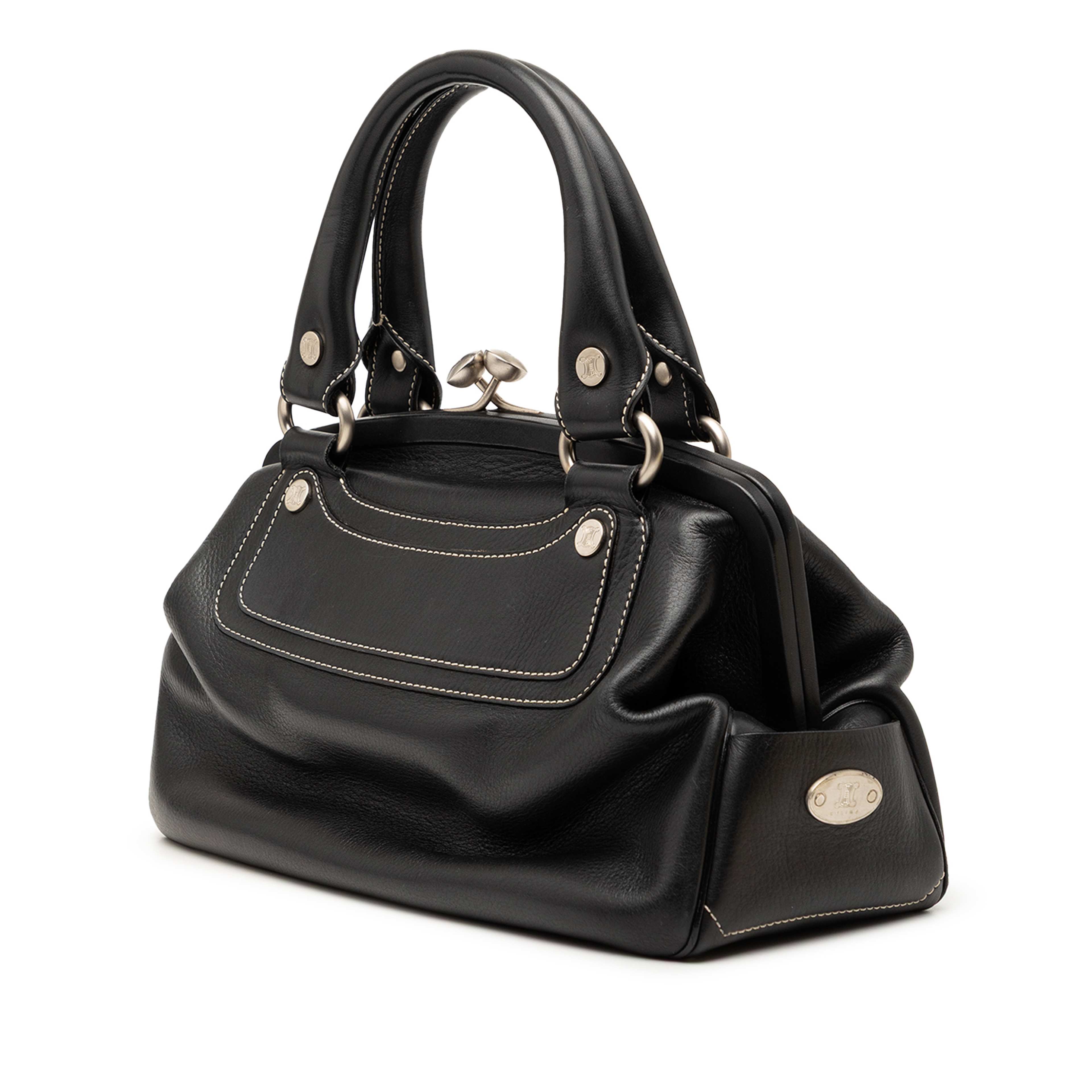 Celine Leather Boogie Clasp Handbag, från Luxclusif, i färgen black. Klicka för att öppna bilden i stort format