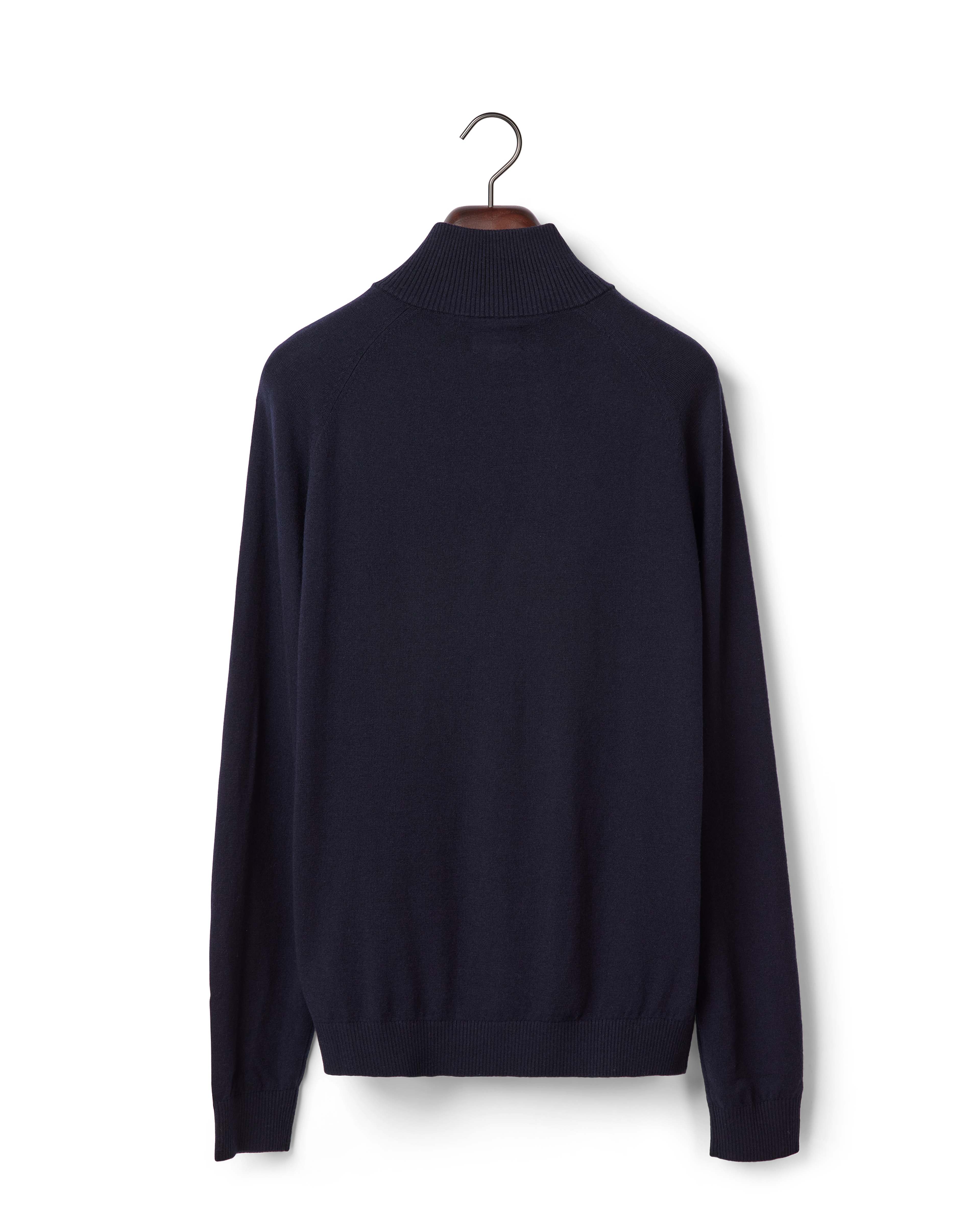 Fine Merino Blend Half-zip Sweater, från Lexington, i färgen navy. Klicka för att öppna bilden i stort format