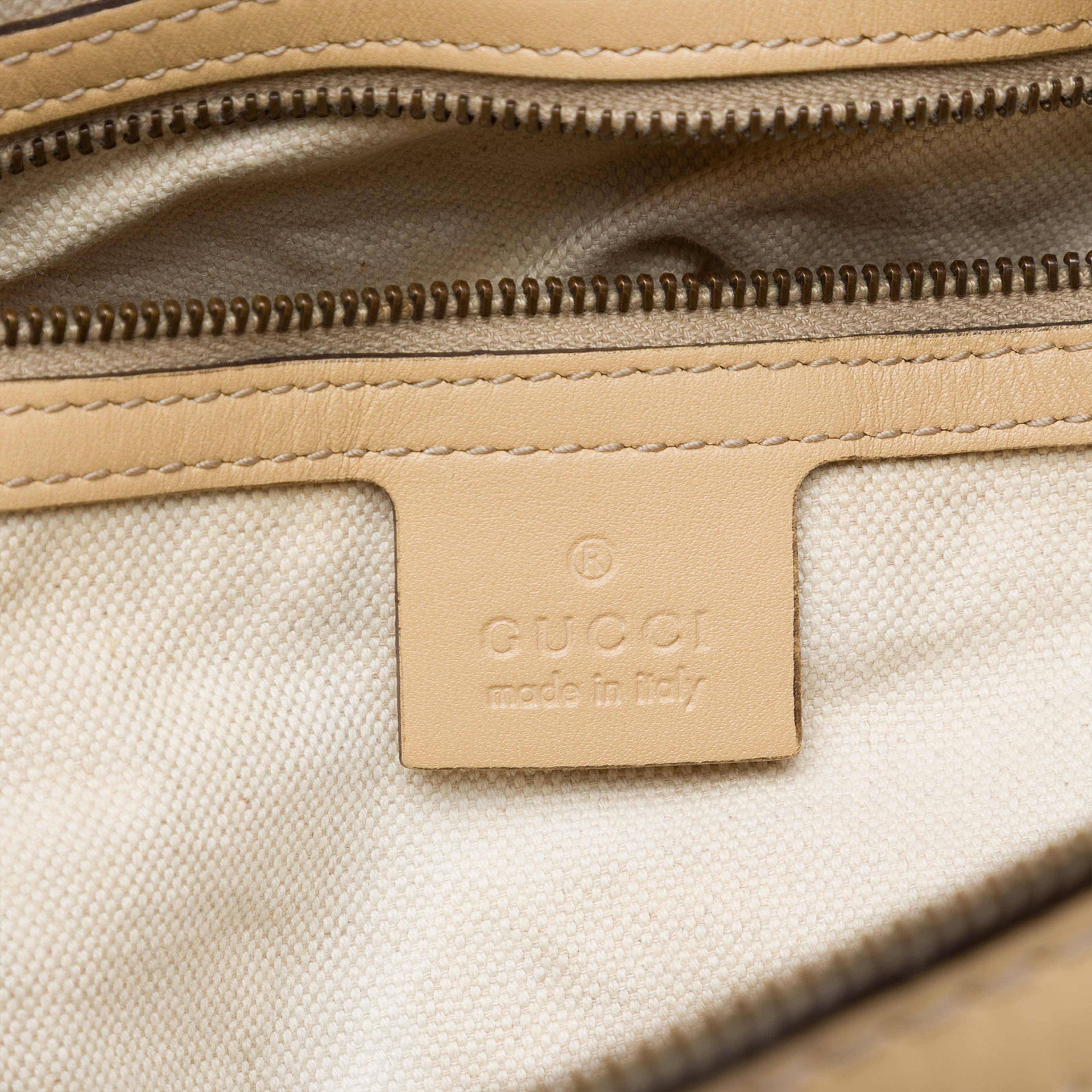 Gucci Guccissima Scarlett Shoulder Bag, från Luxclusif, i färgen beige. Klicka för att öppna bilden i stort format