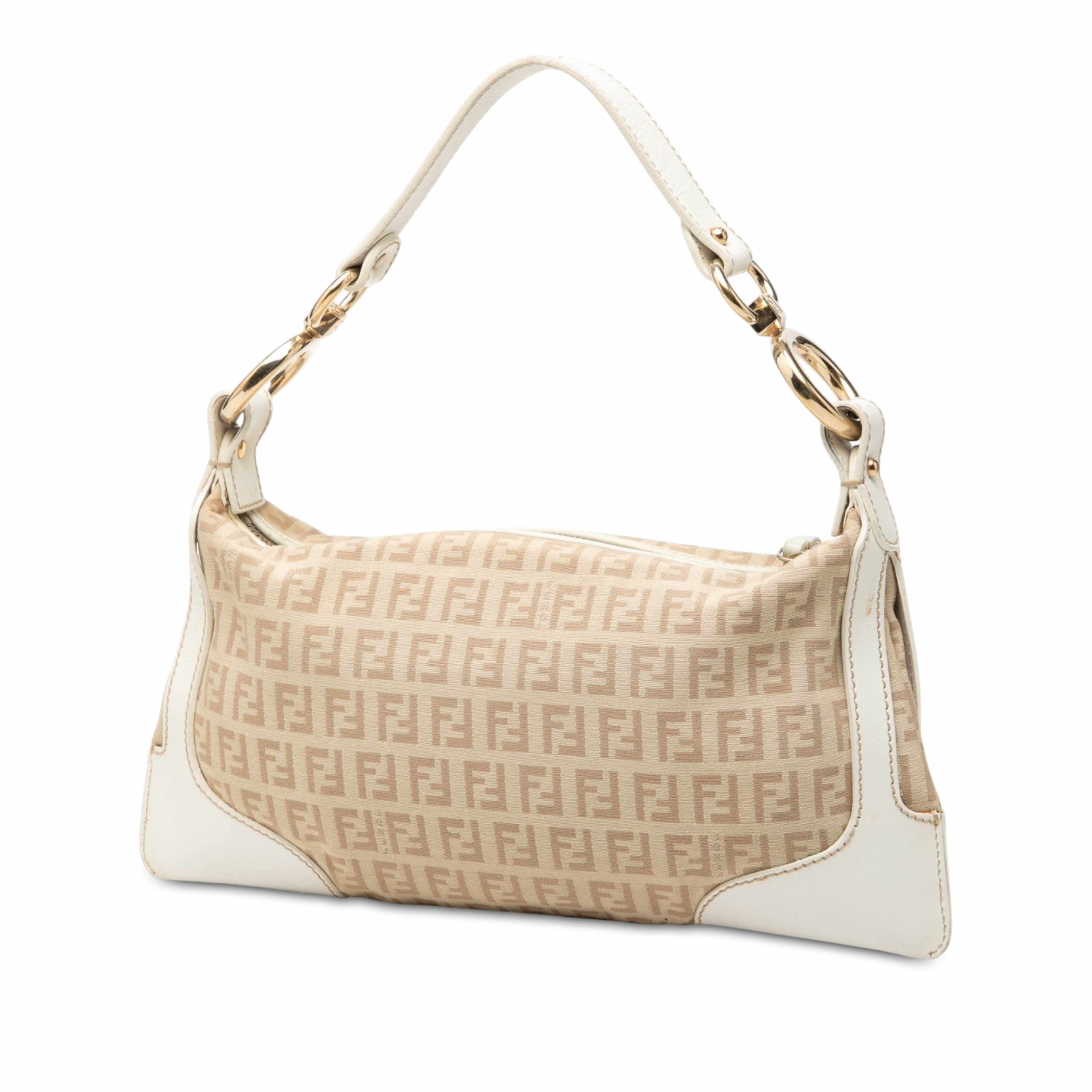 Fendi Zucchino Canvas Chef Pocket Shoulder Bag, från Luxclusif, i färgen vit. Klicka för att öppna bilden i stort format
