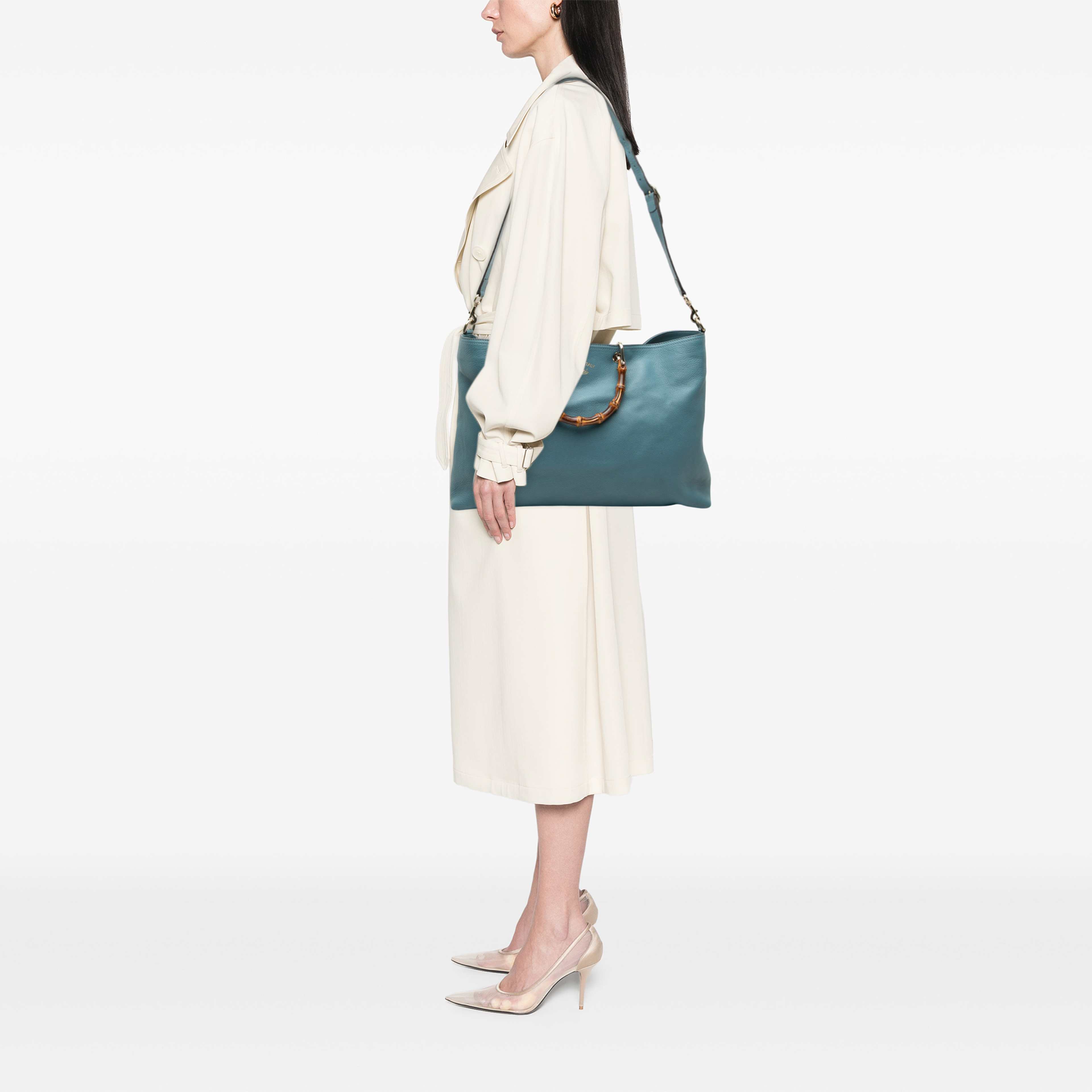 Gucci Large Calfskin Bamboo Shopper Satchel, från Luxclusif, i färgen blå. Klicka för att öppna bilden i stort format
