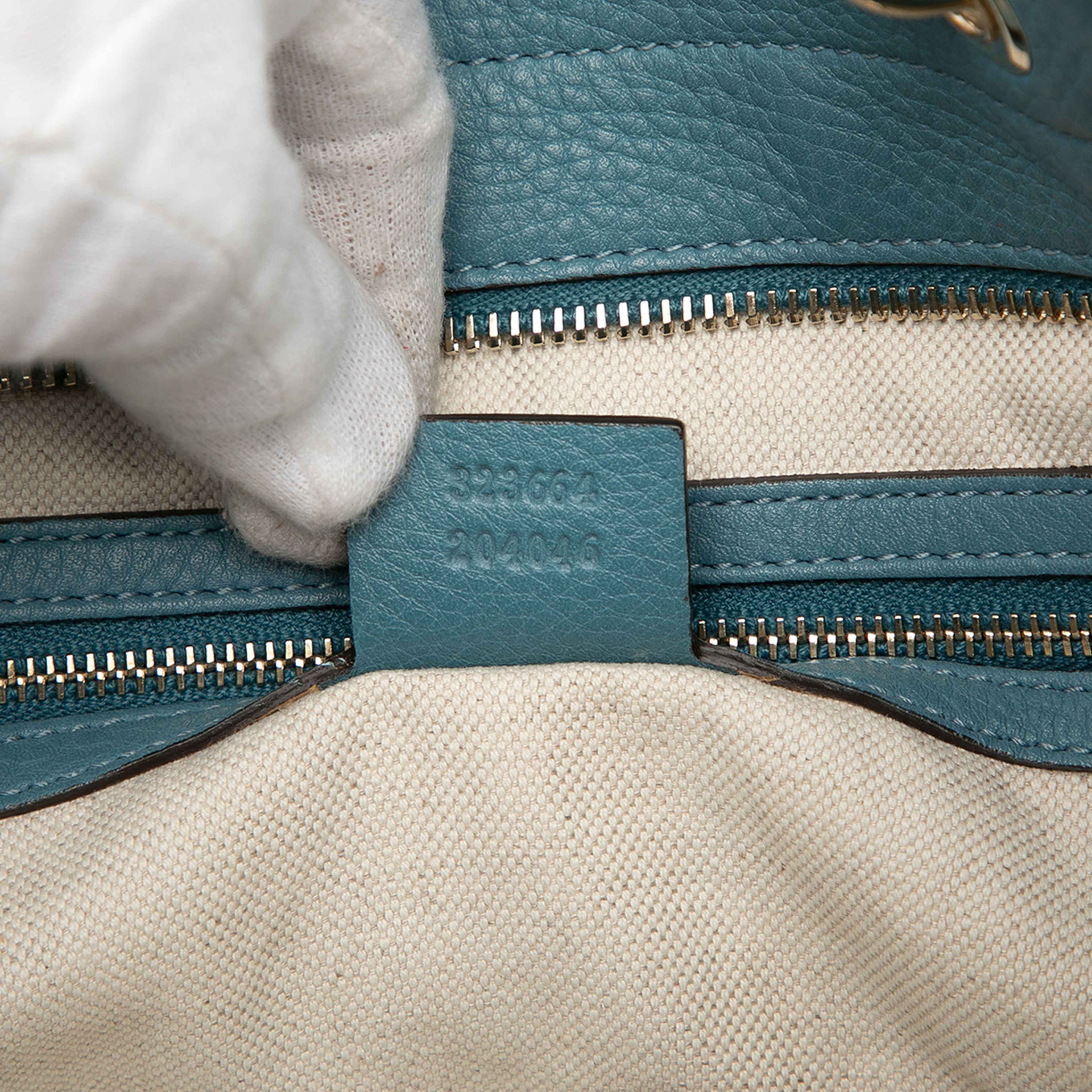 Gucci Large Calfskin Bamboo Shopper Satchel, från Luxclusif, i färgen blå. Klicka för att öppna bilden i stort format