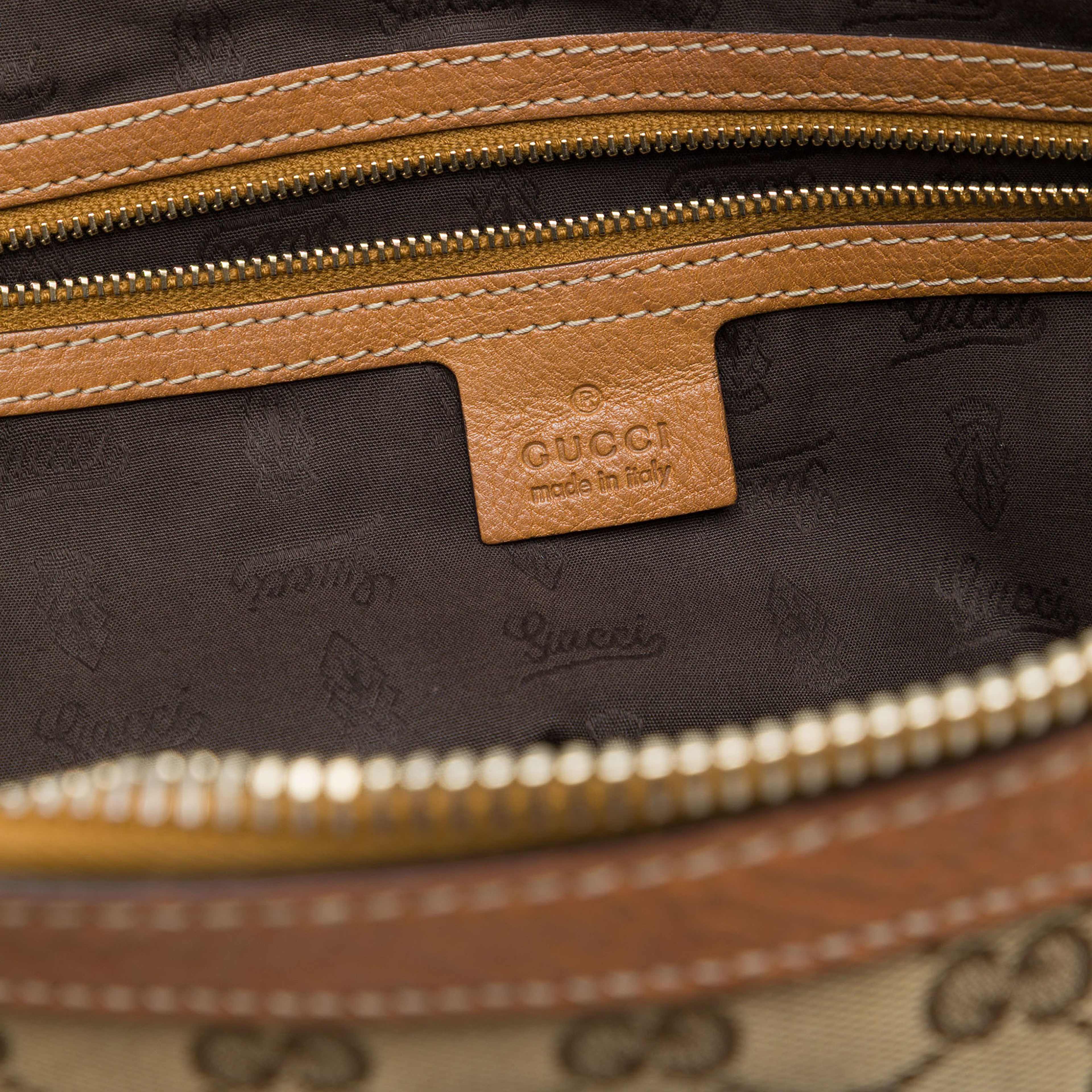 Gucci Medium Gg Canvas Charm Satchel, från Luxclusif, i färgen beige. Klicka för att öppna bilden i stort format