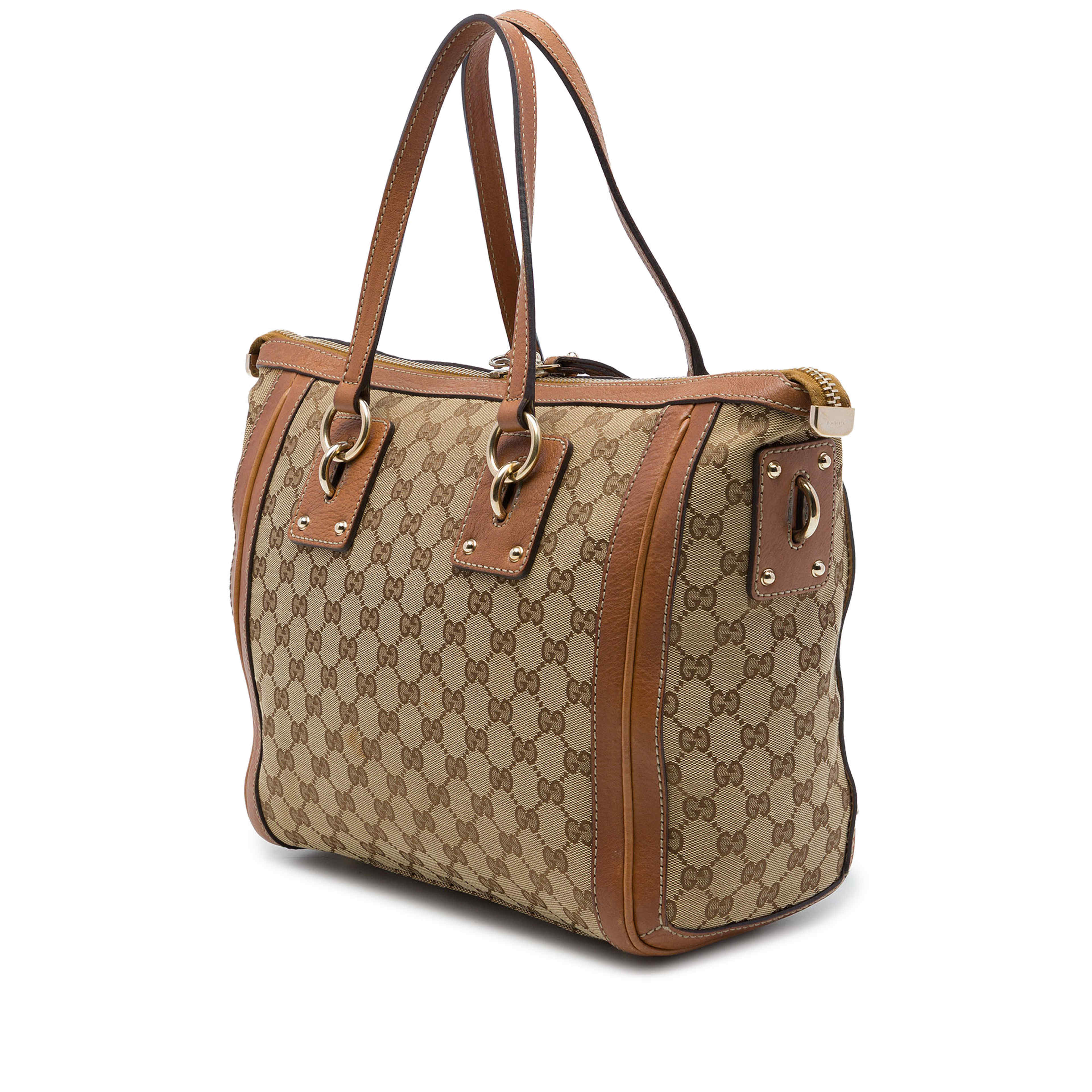 Gucci Medium Gg Canvas Charm Satchel, från Luxclusif, i färgen beige. Klicka för att öppna bilden i stort format