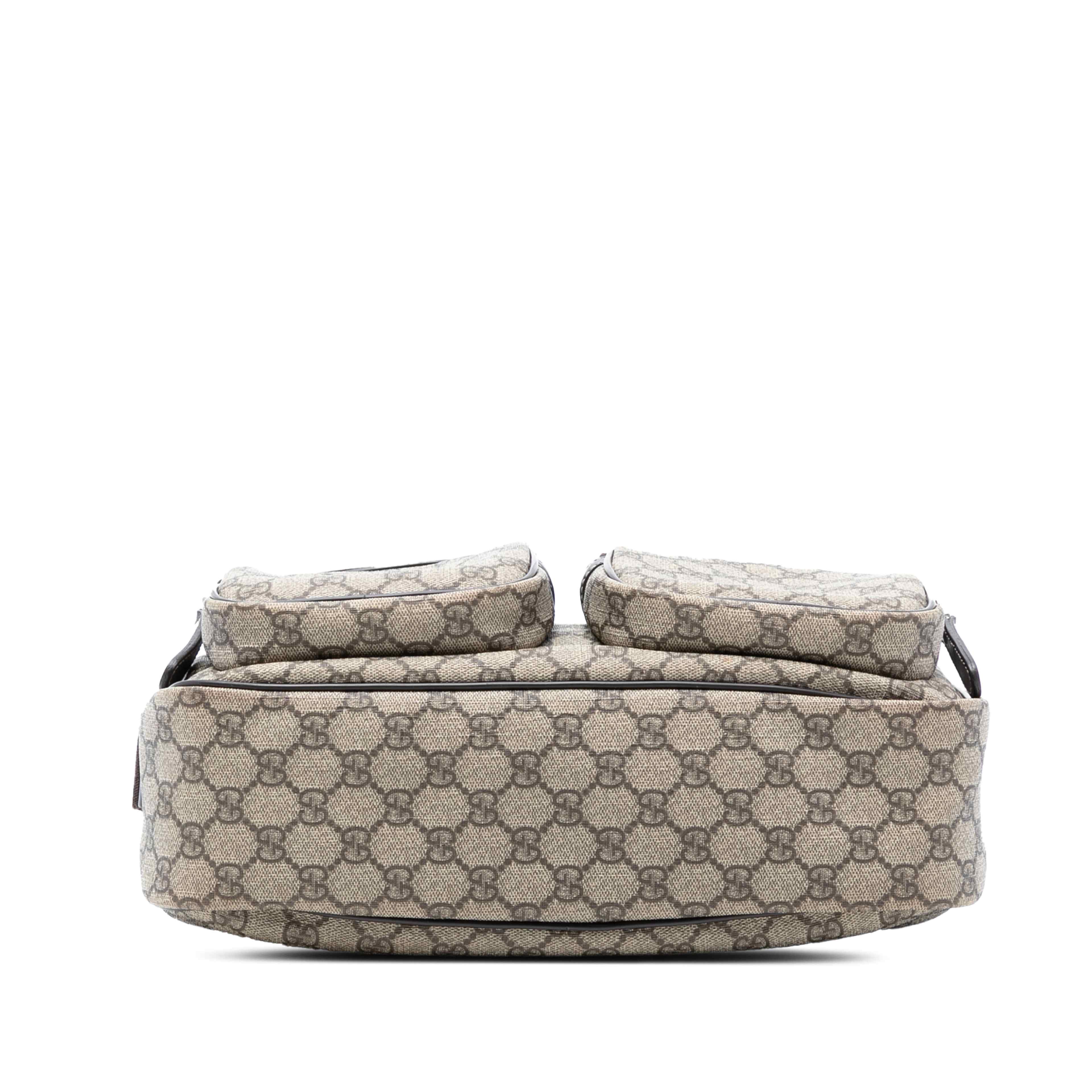 Gucci Gg Supreme Double Pocket Crossbody, från Luxclusif, i färgen beige. Klicka för att öppna bilden i stort format