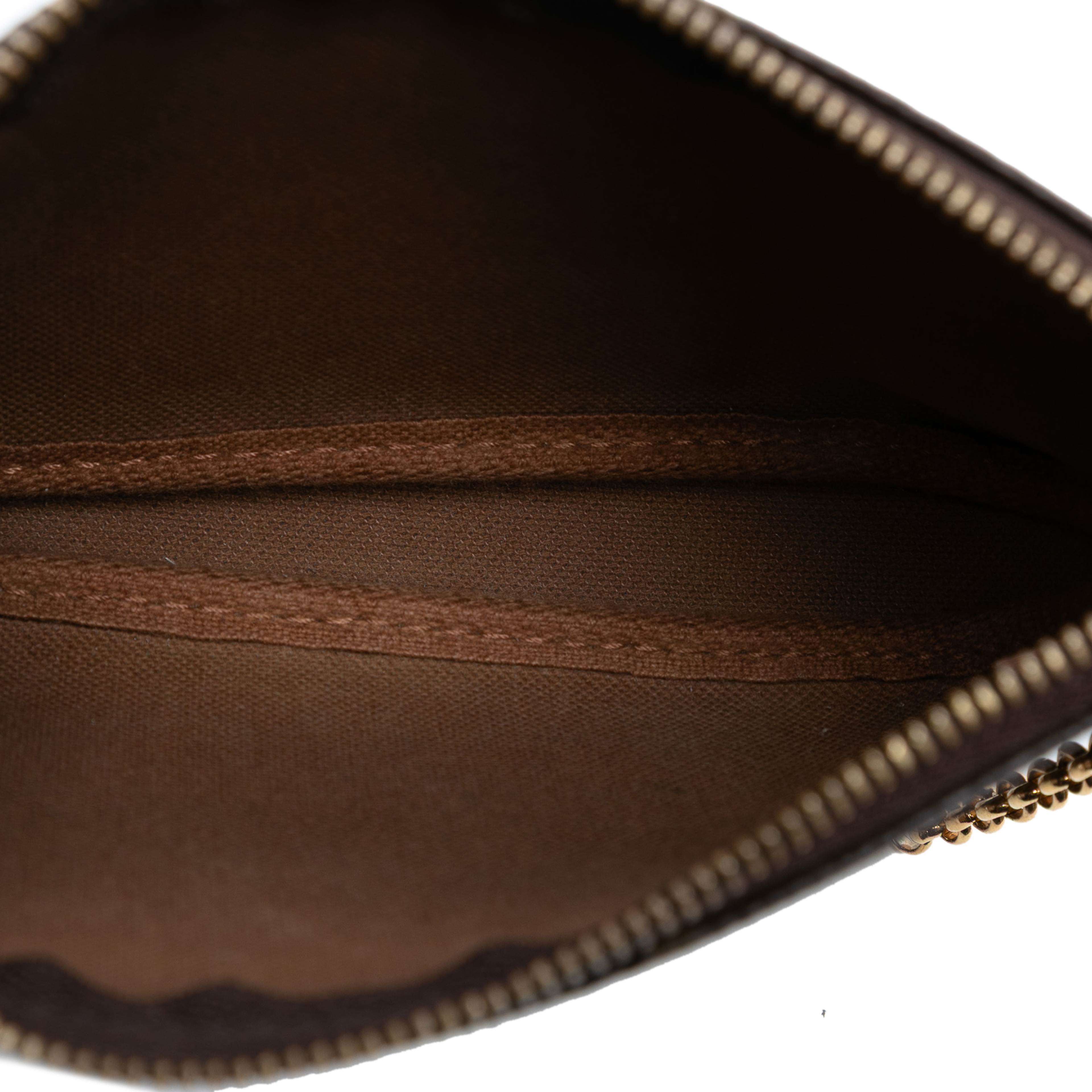 Louis Vuitton Monogram Affiche Mini Pochette Accessoires, från Luxclusif, i färgen brown. Klicka för att öppna bilden i stort format