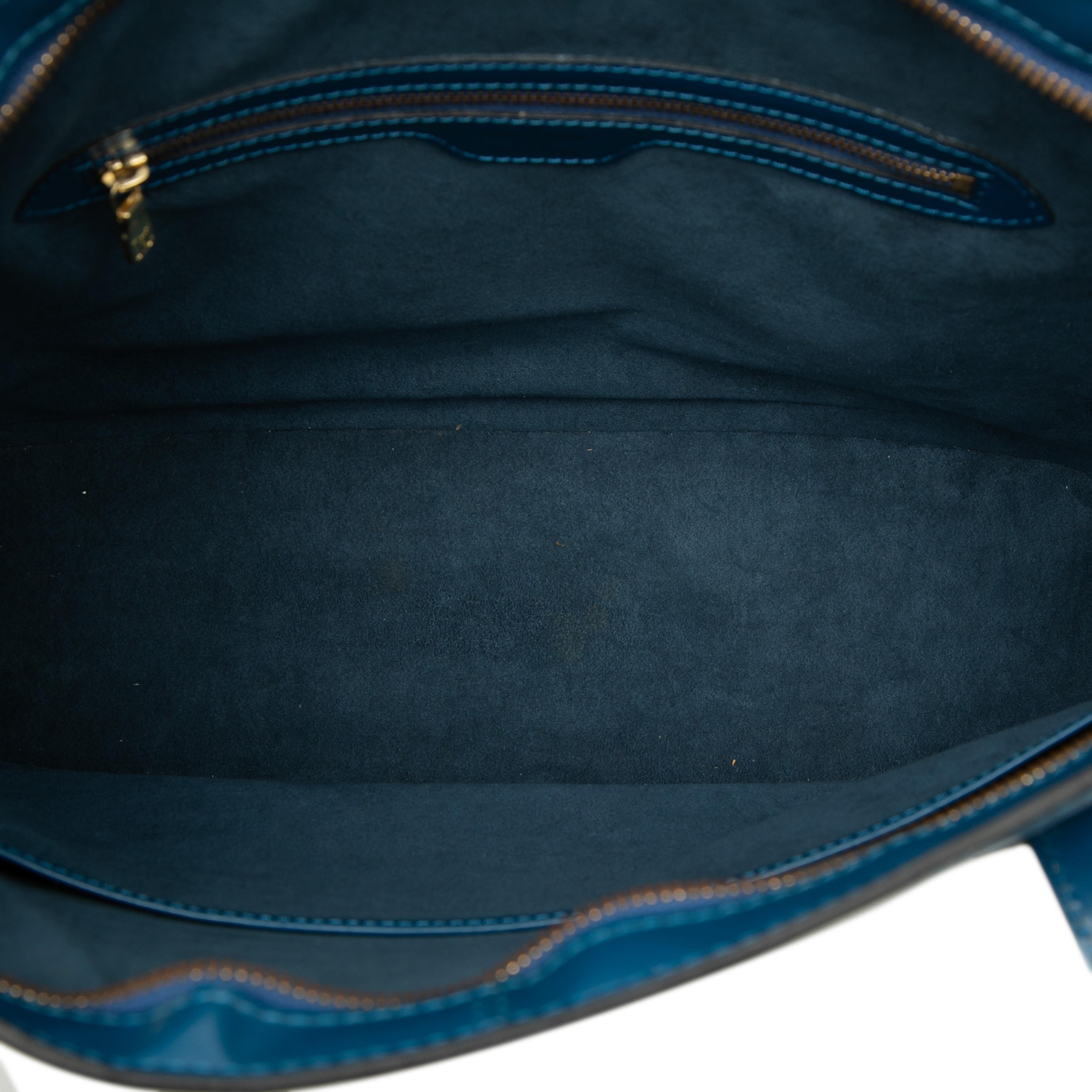 Louis Vuitton Epi Lussac, från Luxclusif, i färgen blue. Klicka för att öppna bilden i stort format