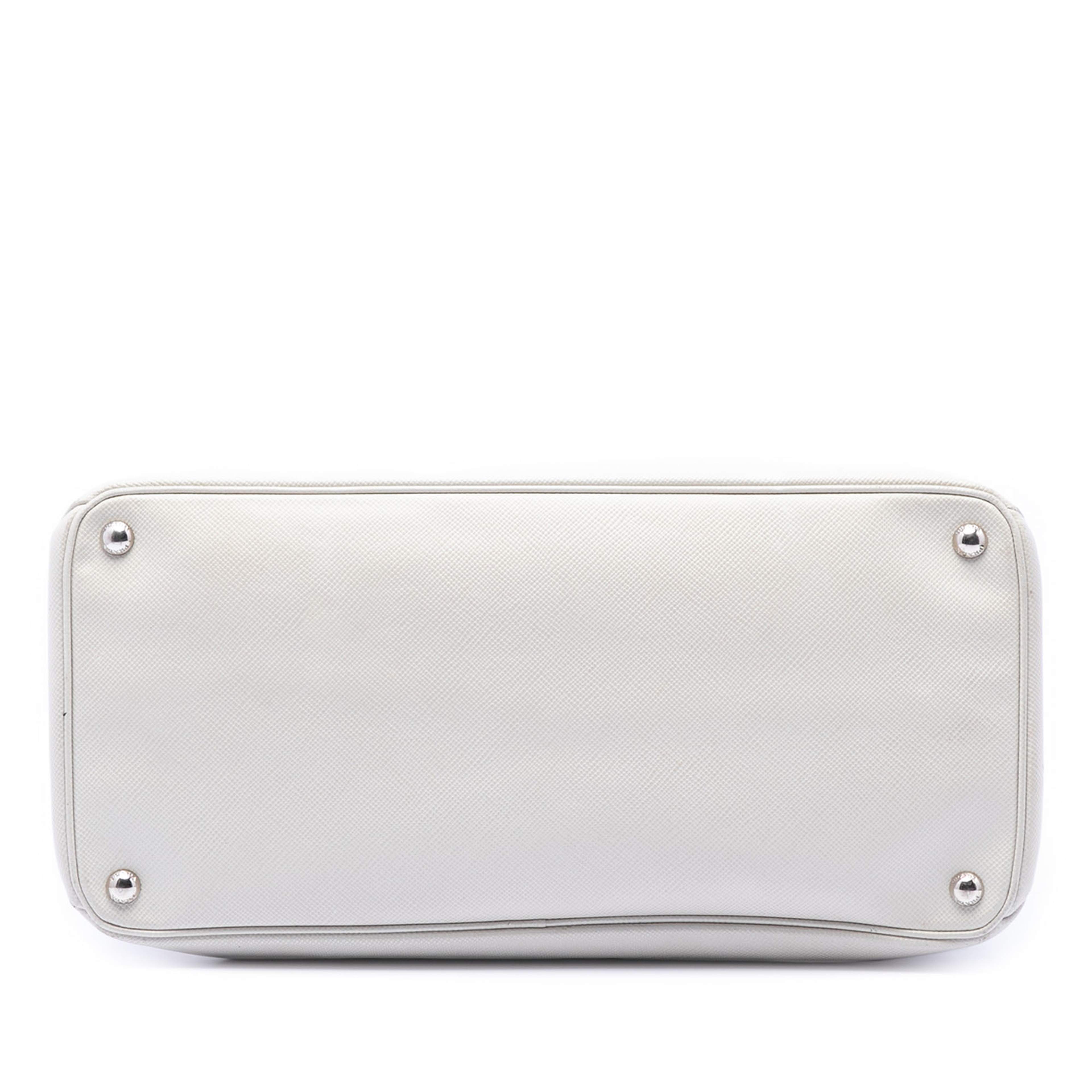 Prada Saffiano Cuir Turnlock Twin Satchel, från Luxclusif, i färgen ivory. Klicka för att öppna bilden i stort format