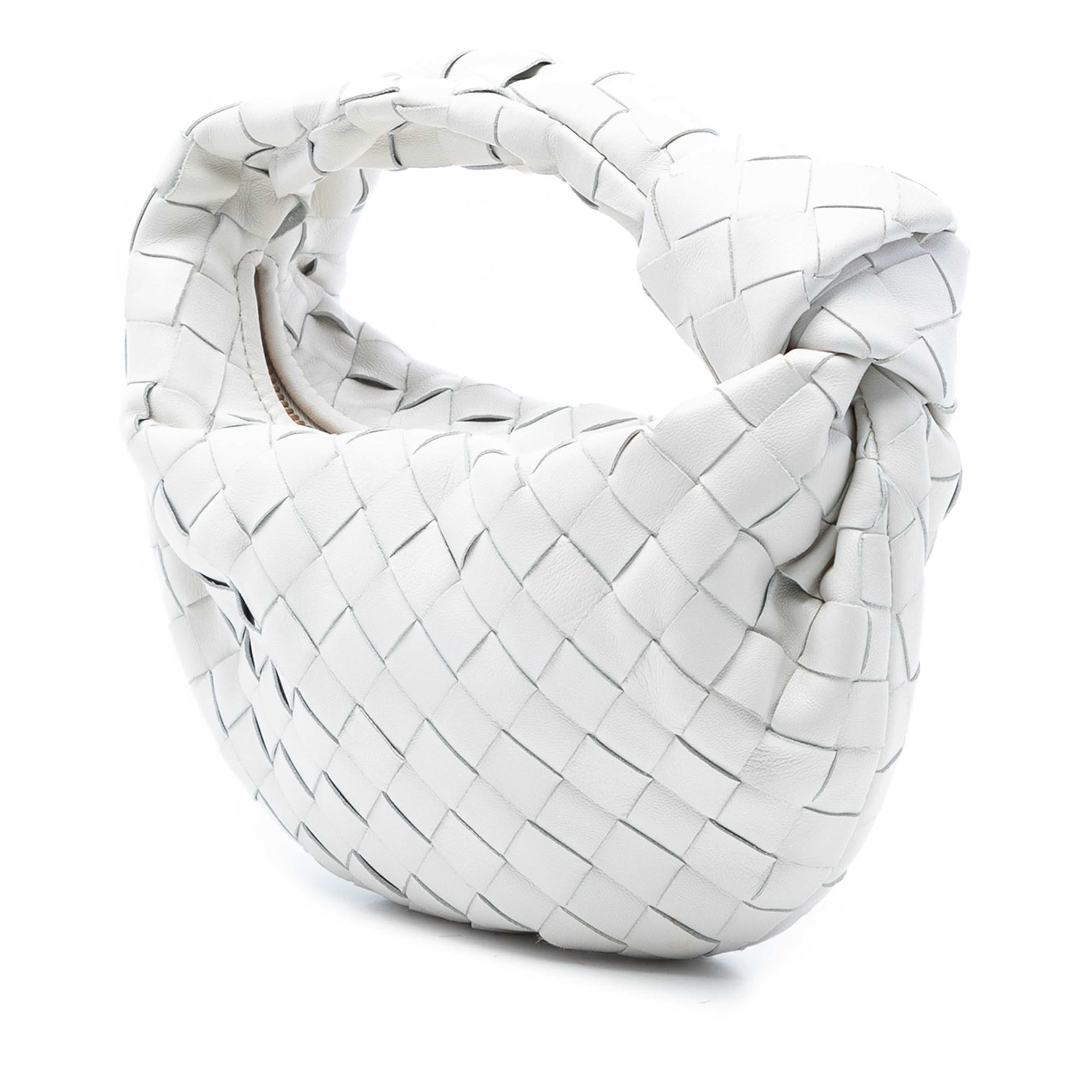 Bottega Veneta Mini Nappa Intrecciato Jodie, från Luxclusif, i färgen white. Klicka för att öppna bilden i stort format