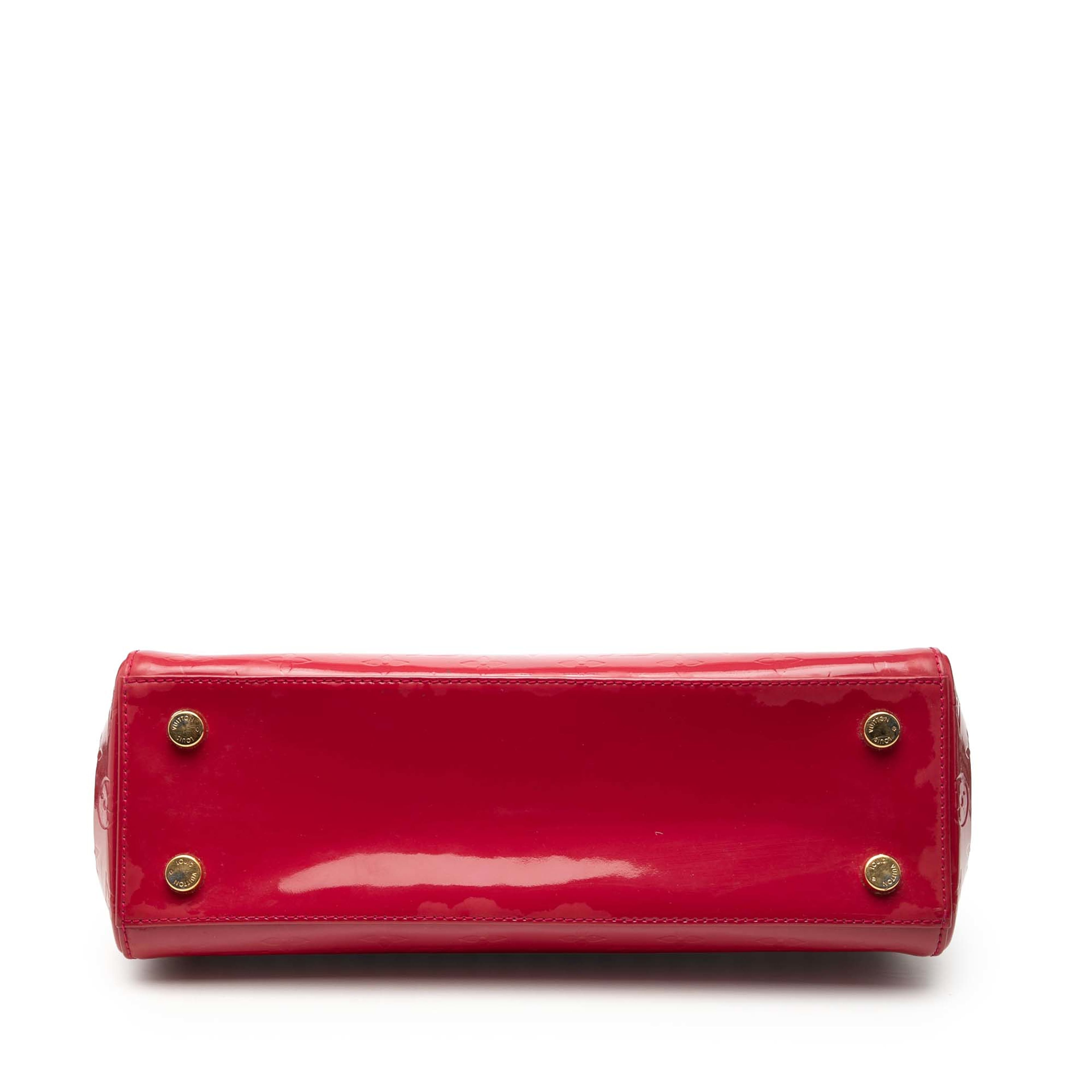 Louis Vuitton Monogram Vernis Brea Mm, från Luxclusif, i färgen röd. Klicka för att öppna bilden i stort format