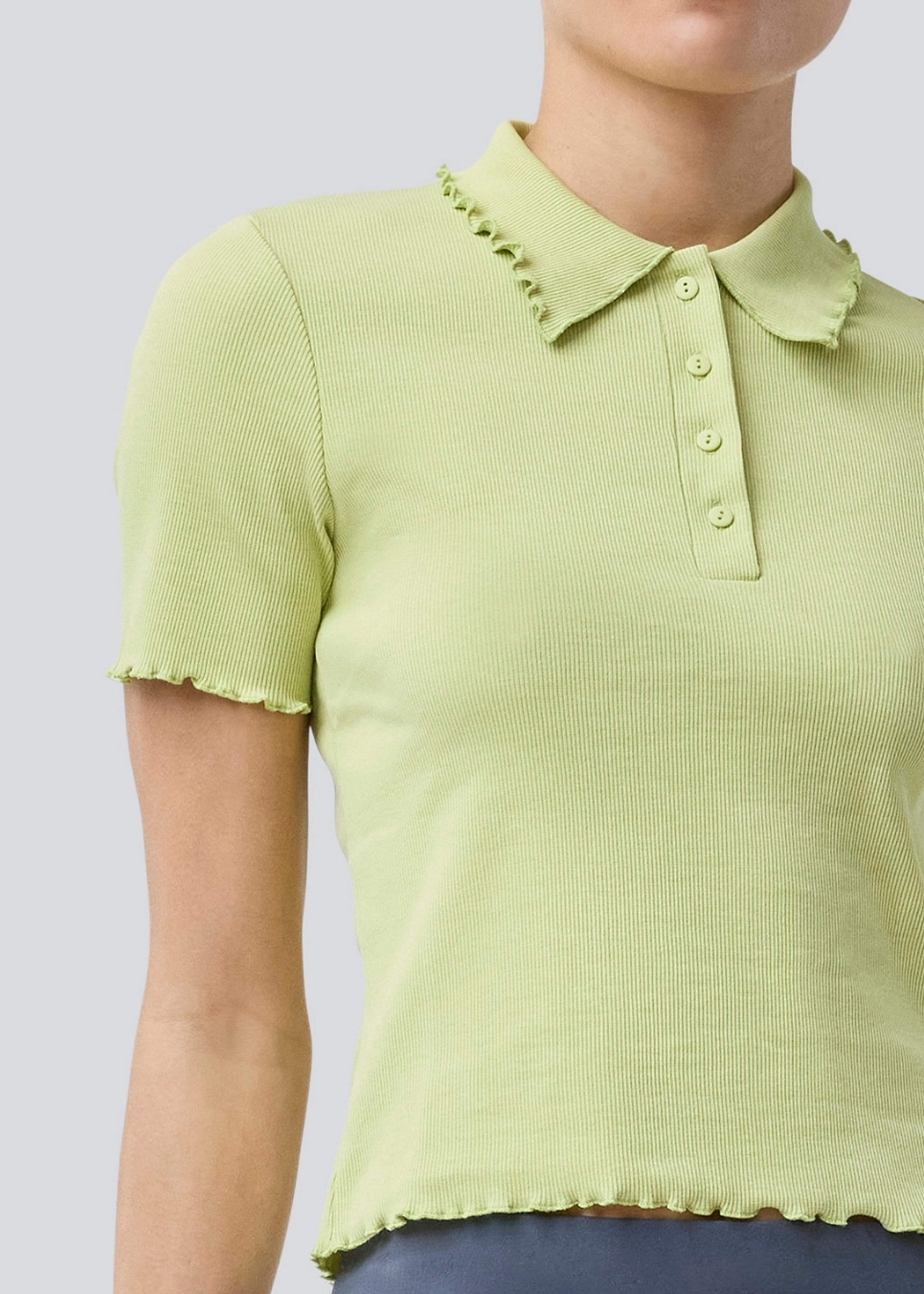 Magdalonemd Polo, från Modström, i färgen nile. Klicka för att öppna bilden i stort format