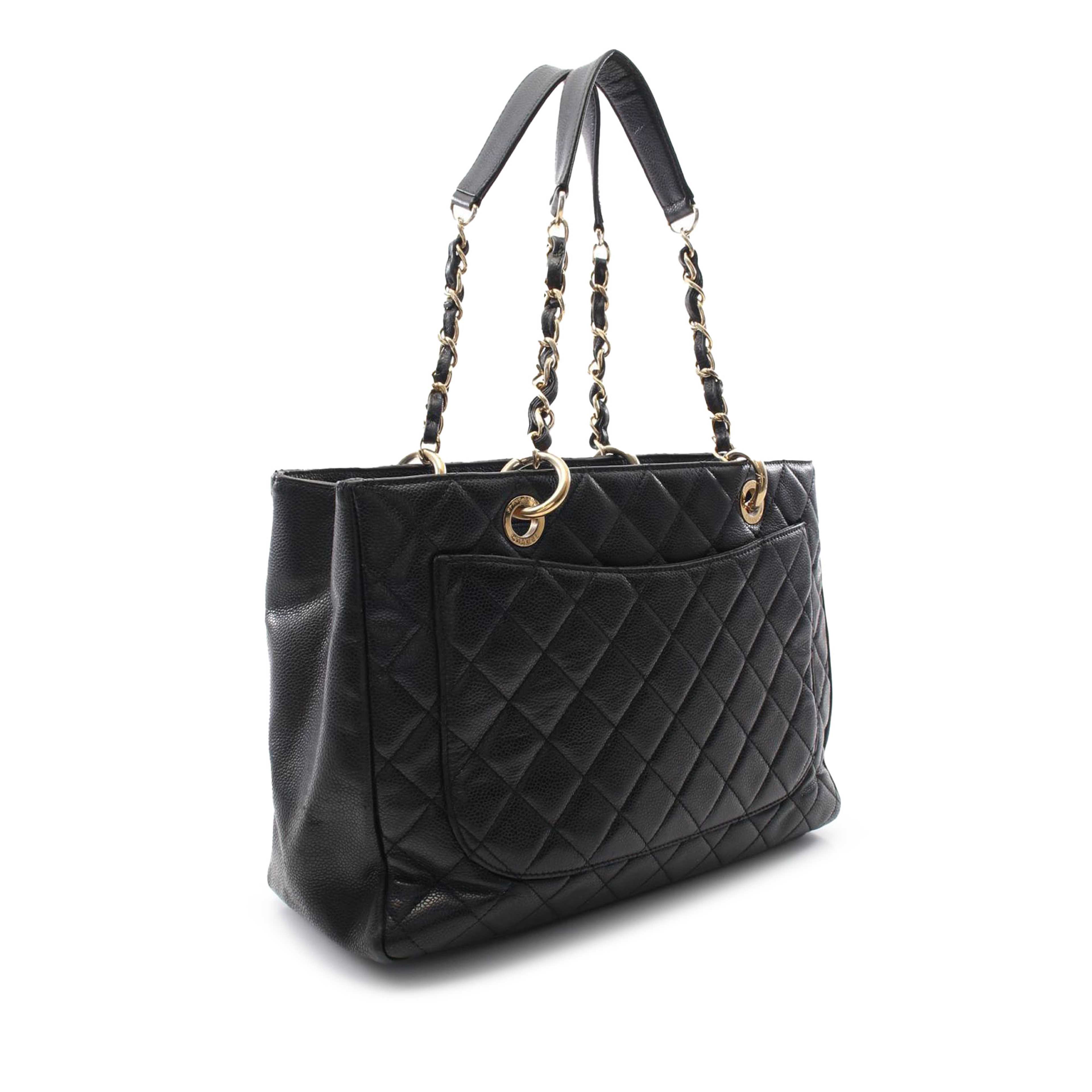 Chanel Caviar Grand Shopping Tote, från Luxclusif, i färgen black.