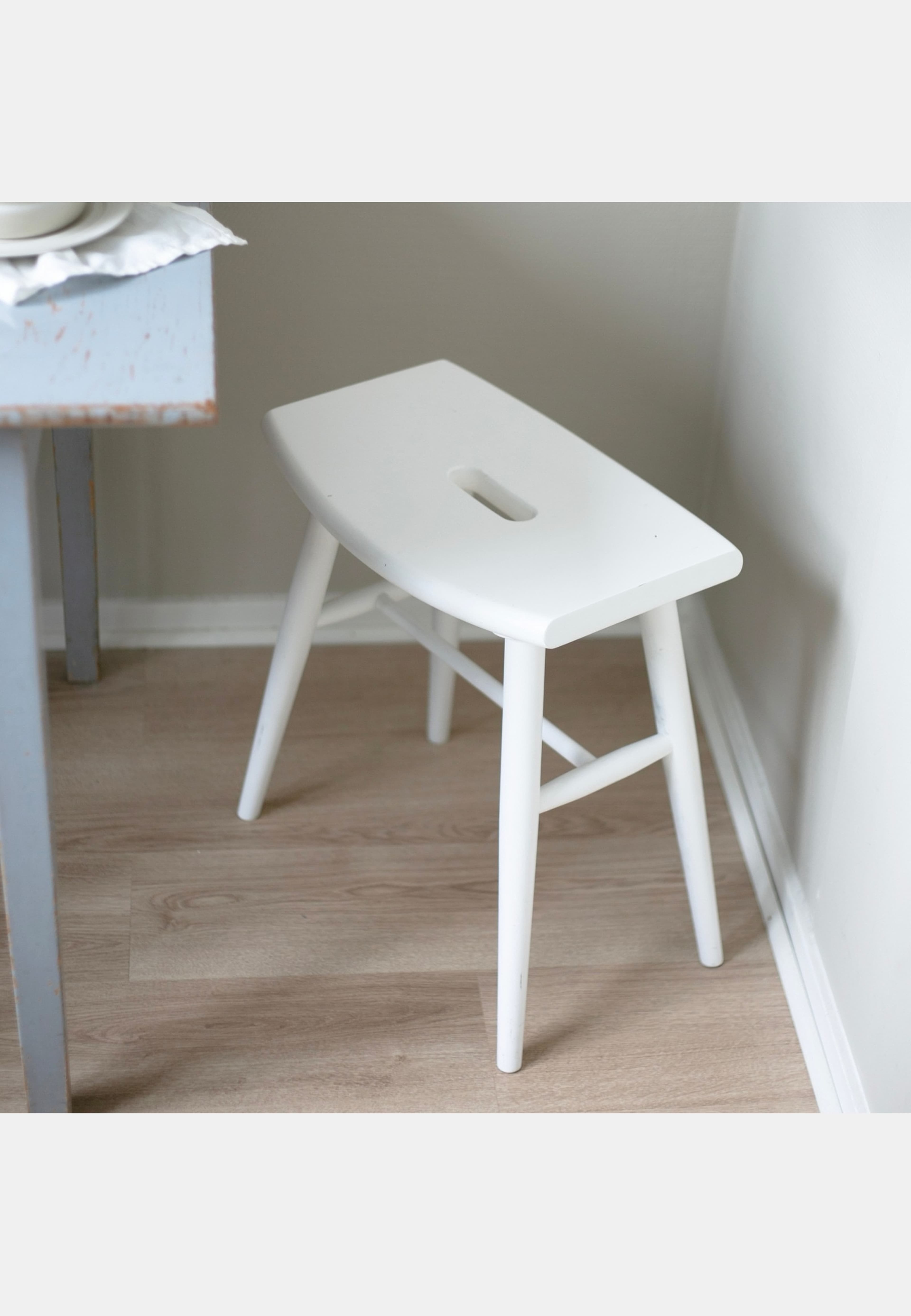 Pall Emil, från Created by Designtorget, i färgen vit. Klicka för att öppna bilden i stort format