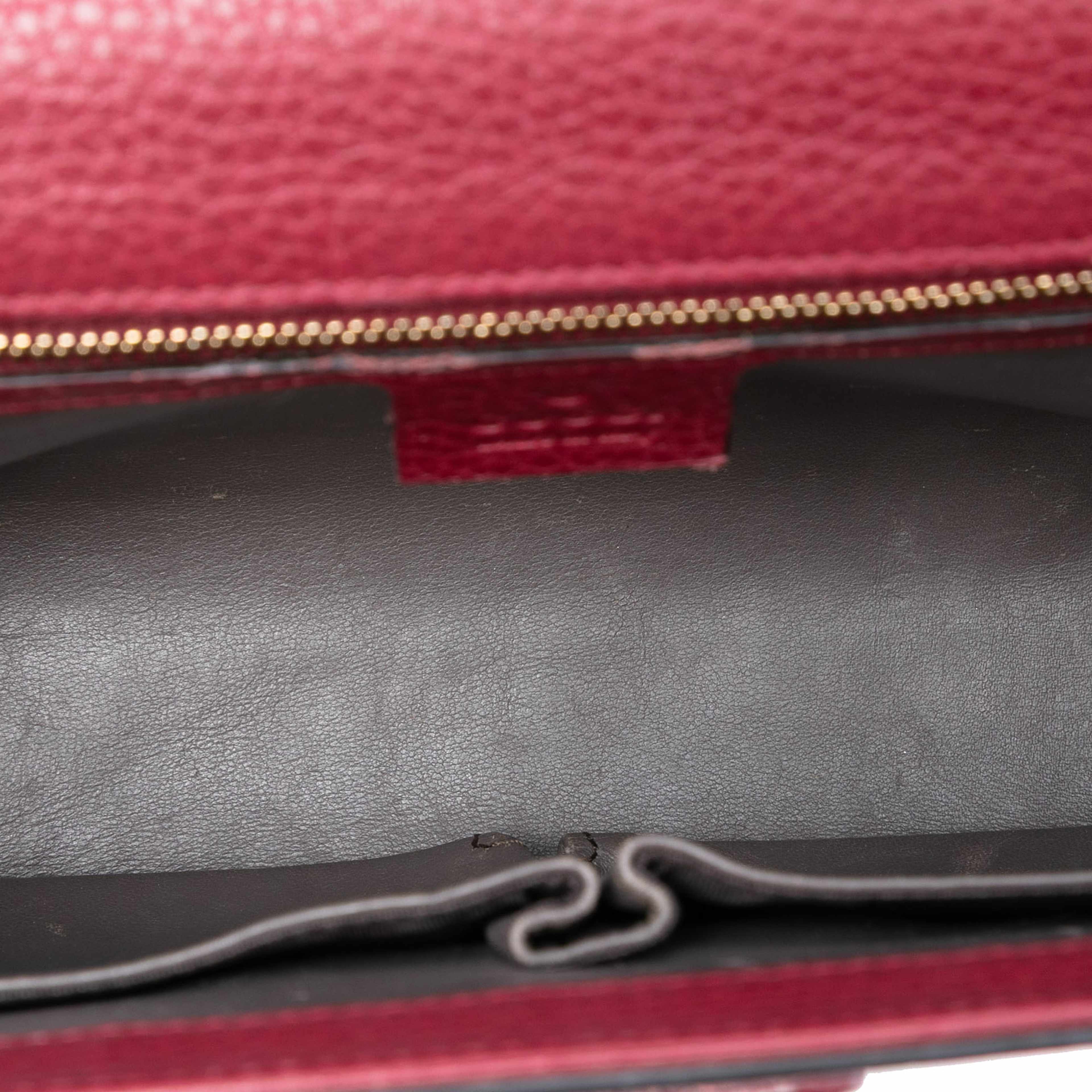 Gucci Medium Leather Miss Bamboo Crossbody, från Luxclusif, i färgen red. Klicka för att öppna bilden i stort format