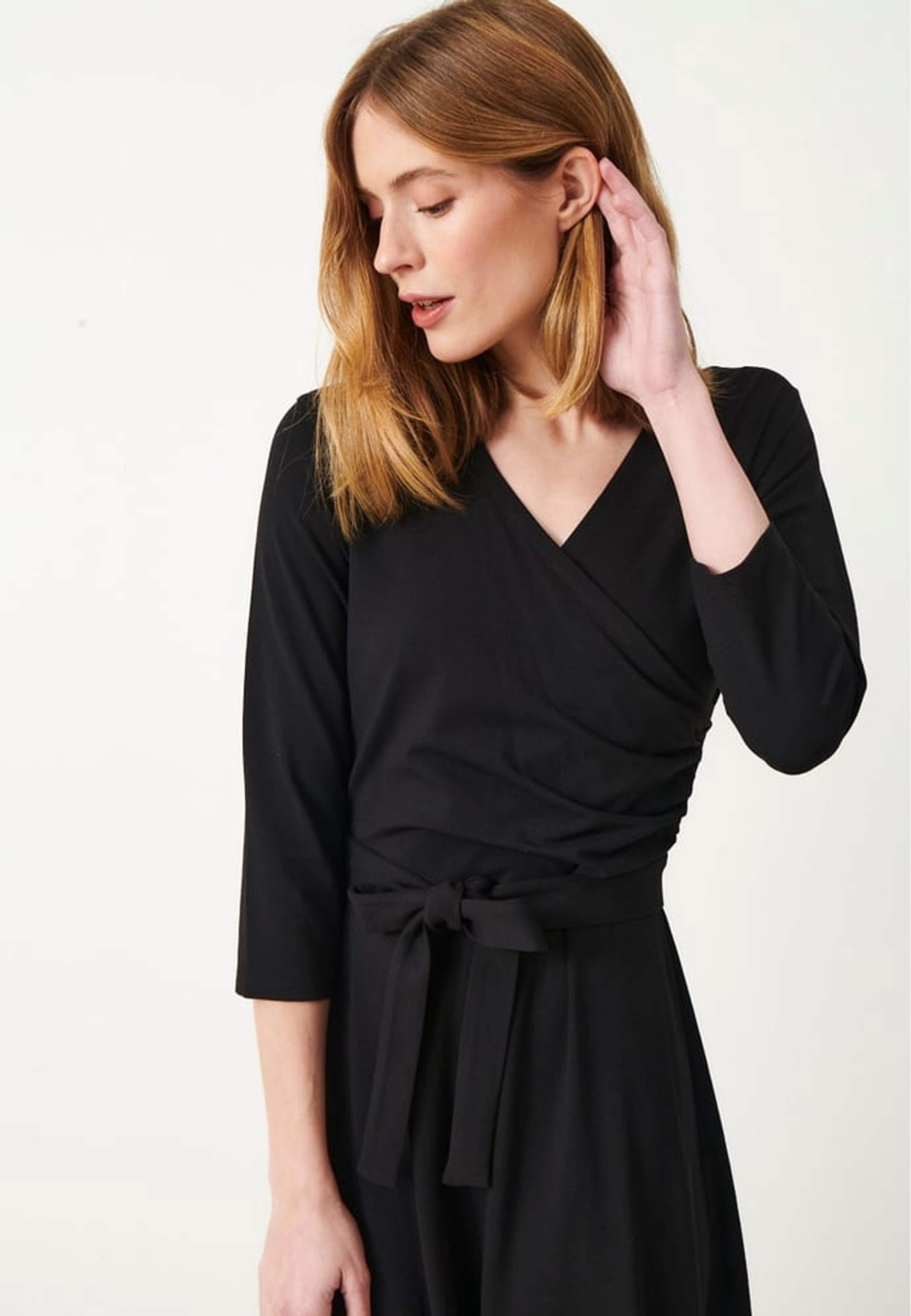 Kaia Dress, från Jumperfabriken, i färgen black. Klicka för att öppna bilden i stort format