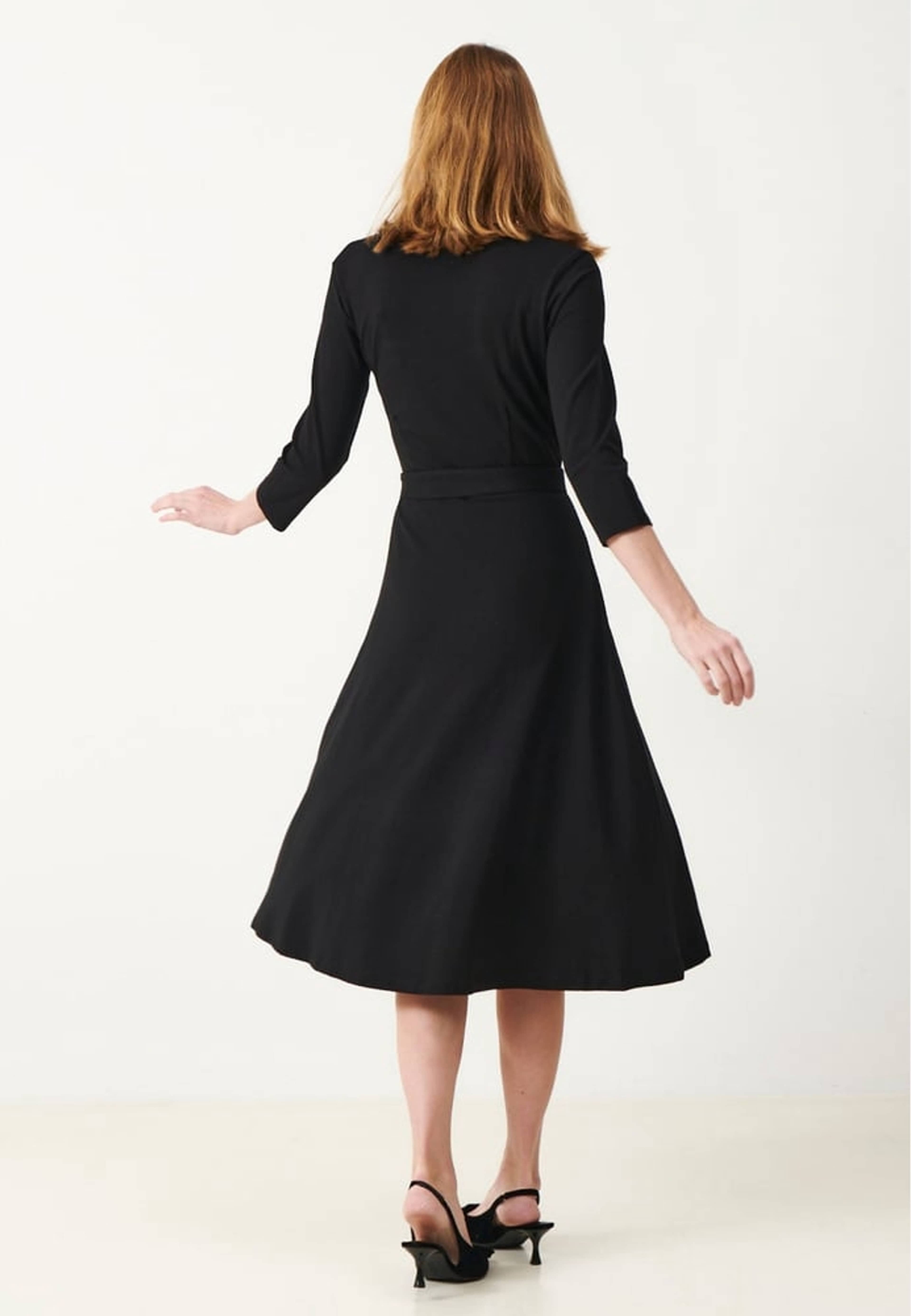 Kaia Dress, från Jumperfabriken, i färgen black. Klicka för att öppna bilden i stort format