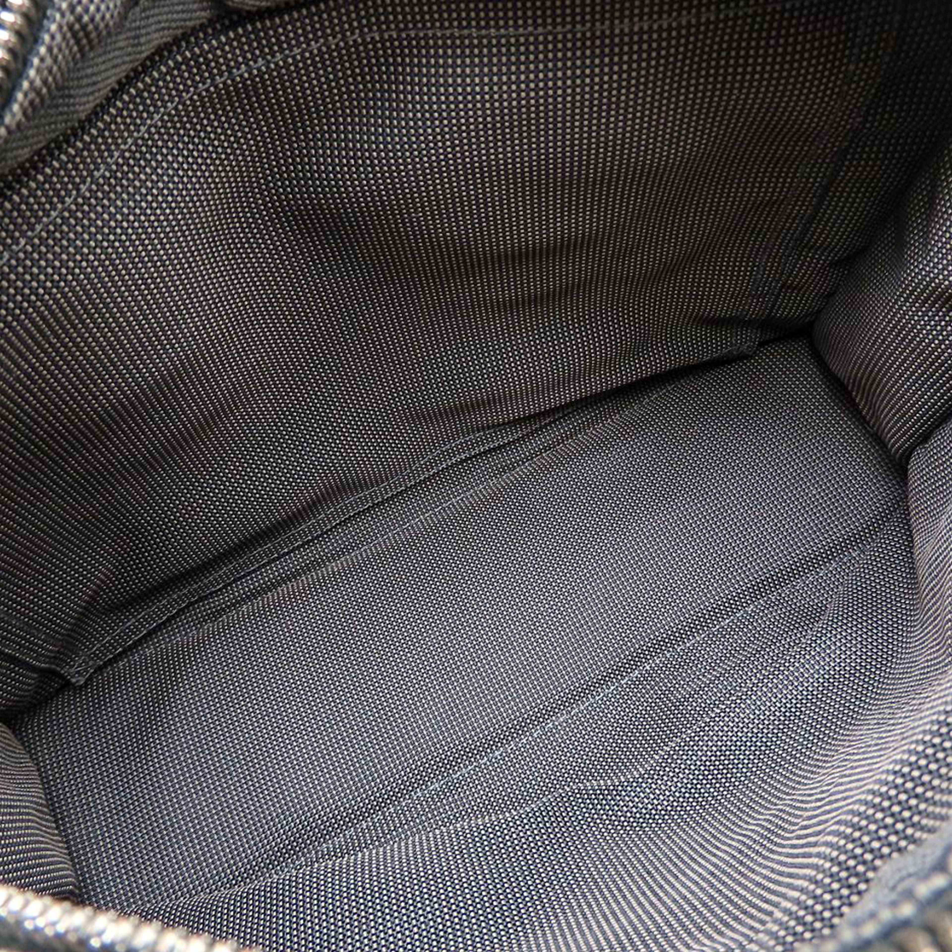 Hermès Canvas Herline Pm, från Luxclusif, i färgen grå. Klicka för att öppna bilden i stort format