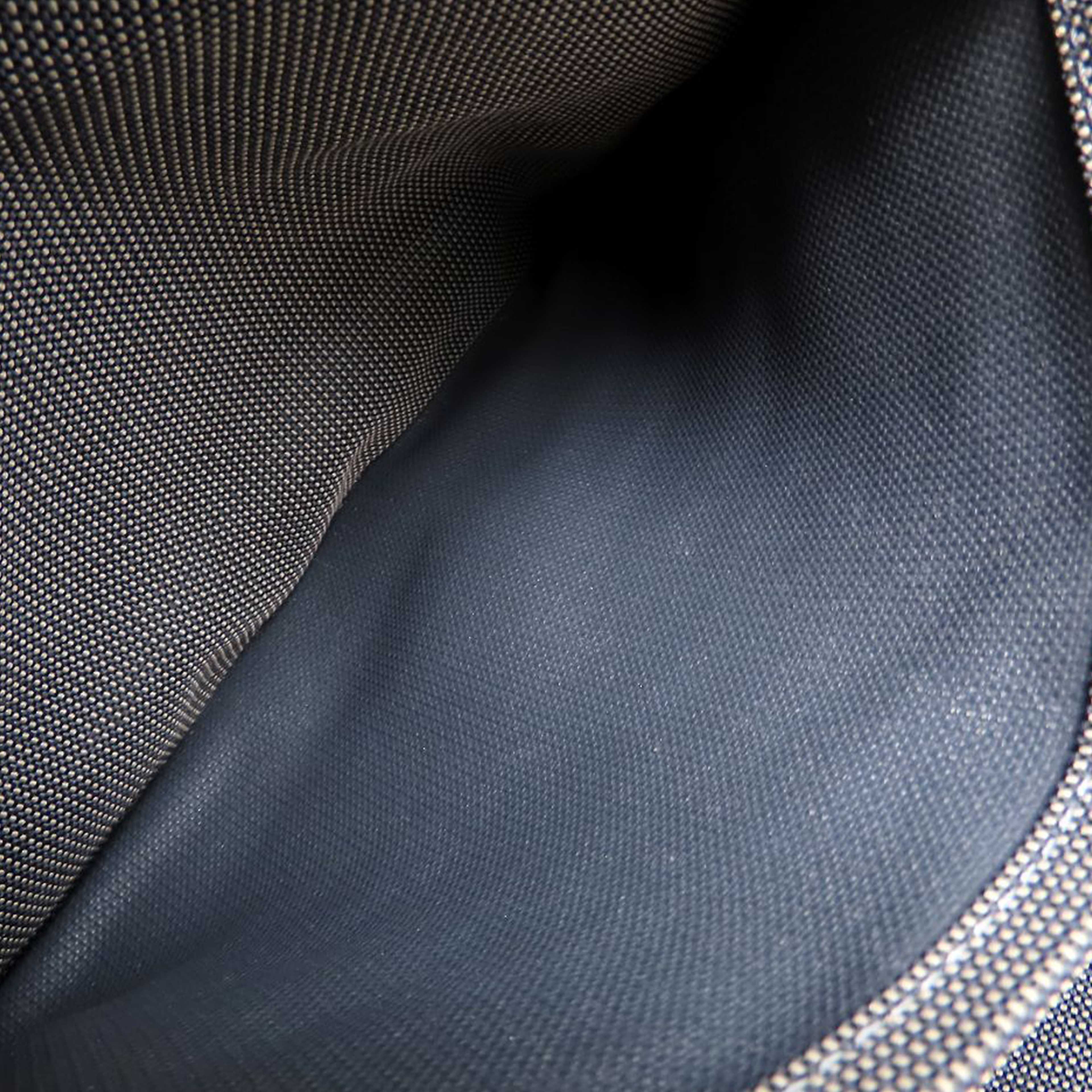 Hermès Canvas Herline Pm, från Luxclusif, i färgen gray. Klicka för att öppna bilden i stort format