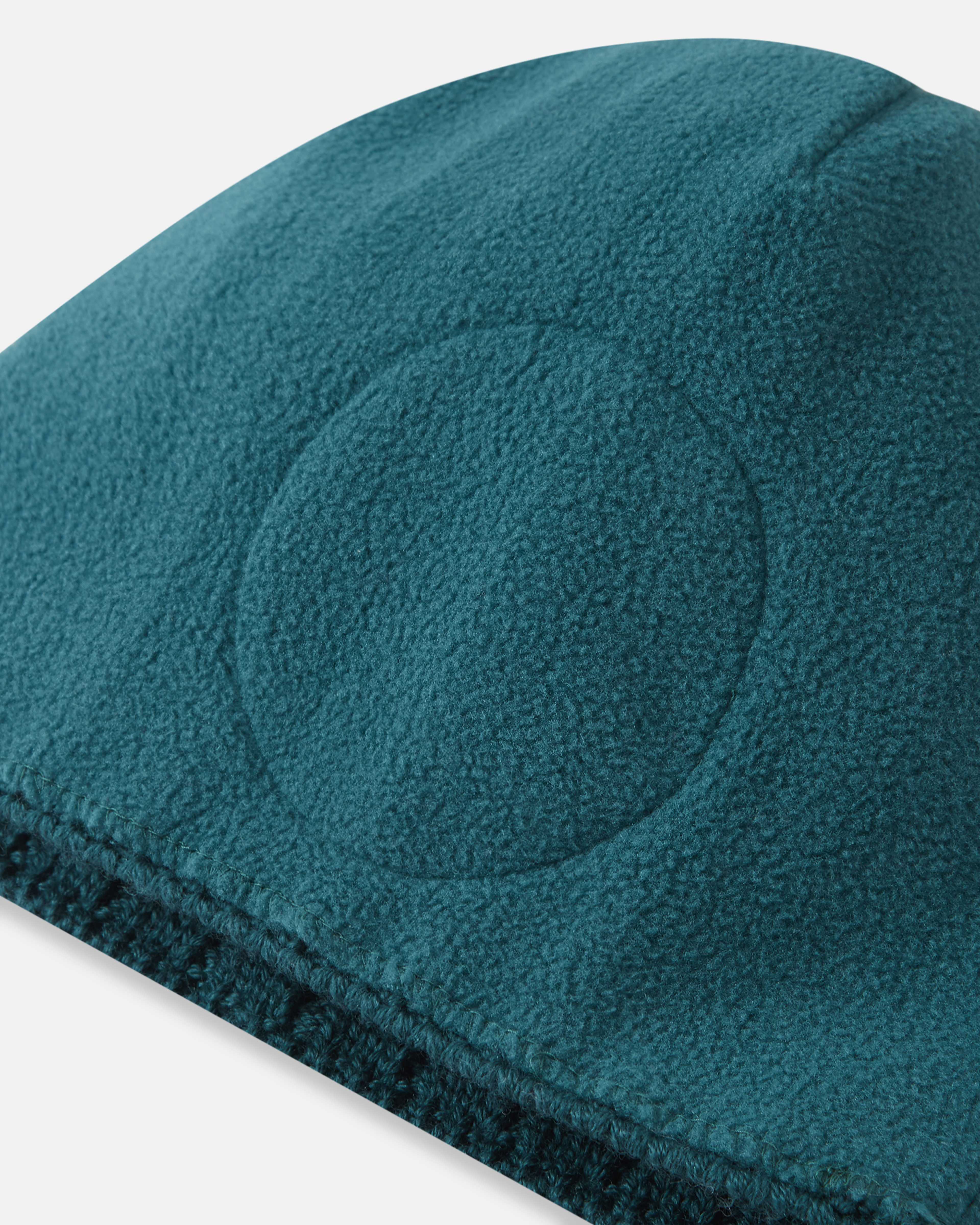 Ullmössa Nyksund, från Reima, i färgen dark teal. Klicka för att öppna bilden i stort format