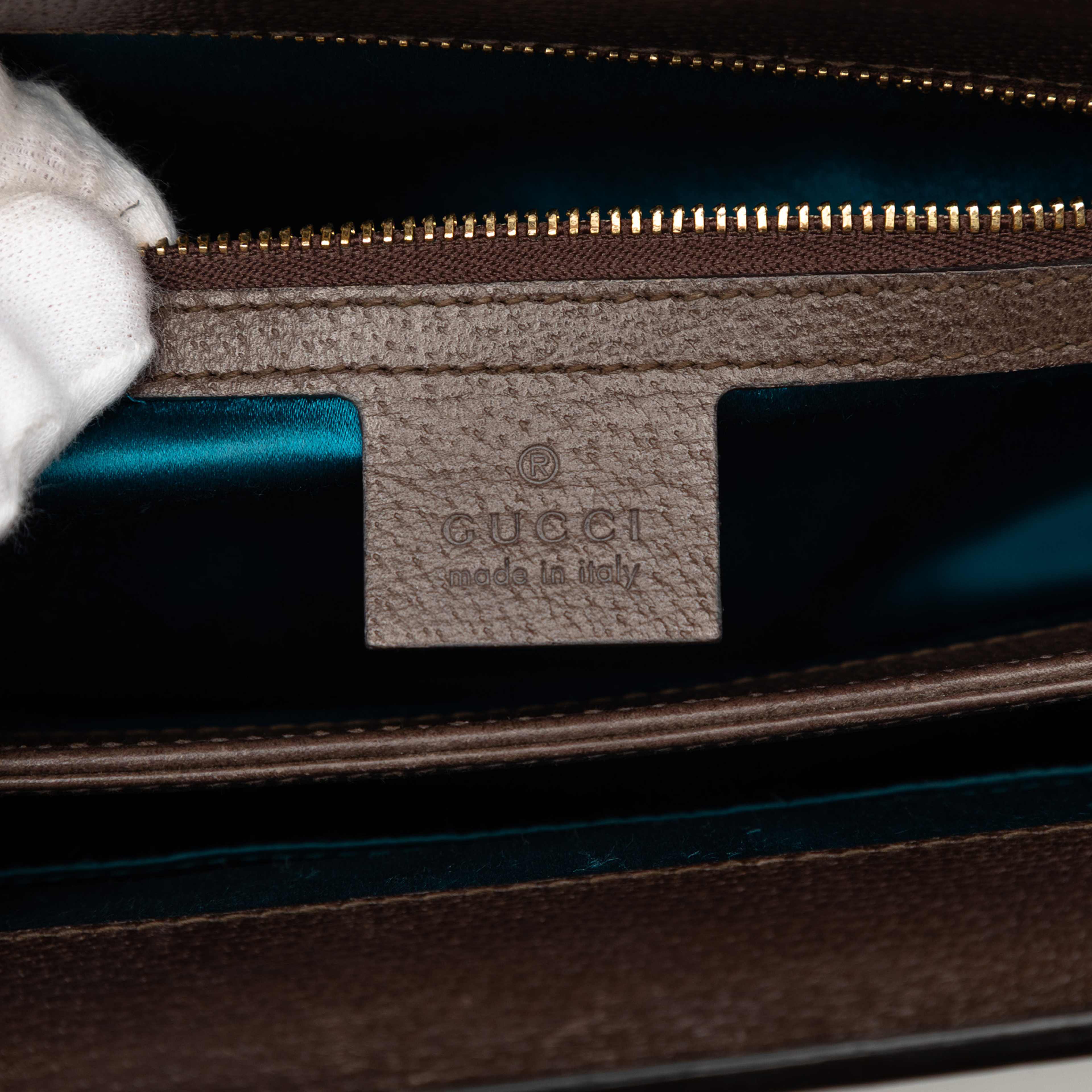 Gucci Medium Gg Supreme Web Ophidia Chain Shoulder Bag, från Luxclusif, i färgen beige. Klicka för att öppna bilden i stort format