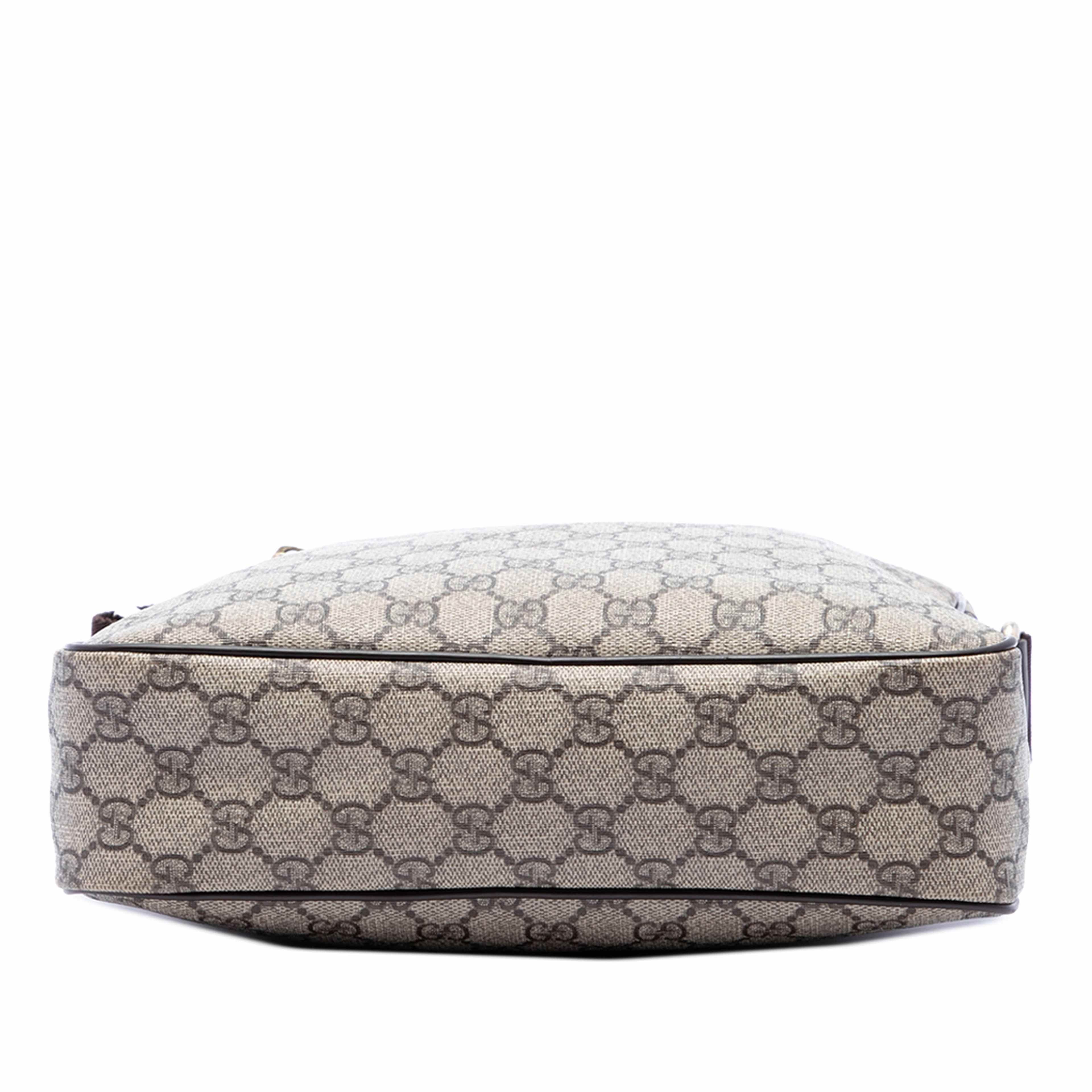 Gucci Gg Supreme Crossbody, från Luxclusif, i färgen beige. Klicka för att öppna bilden i stort format