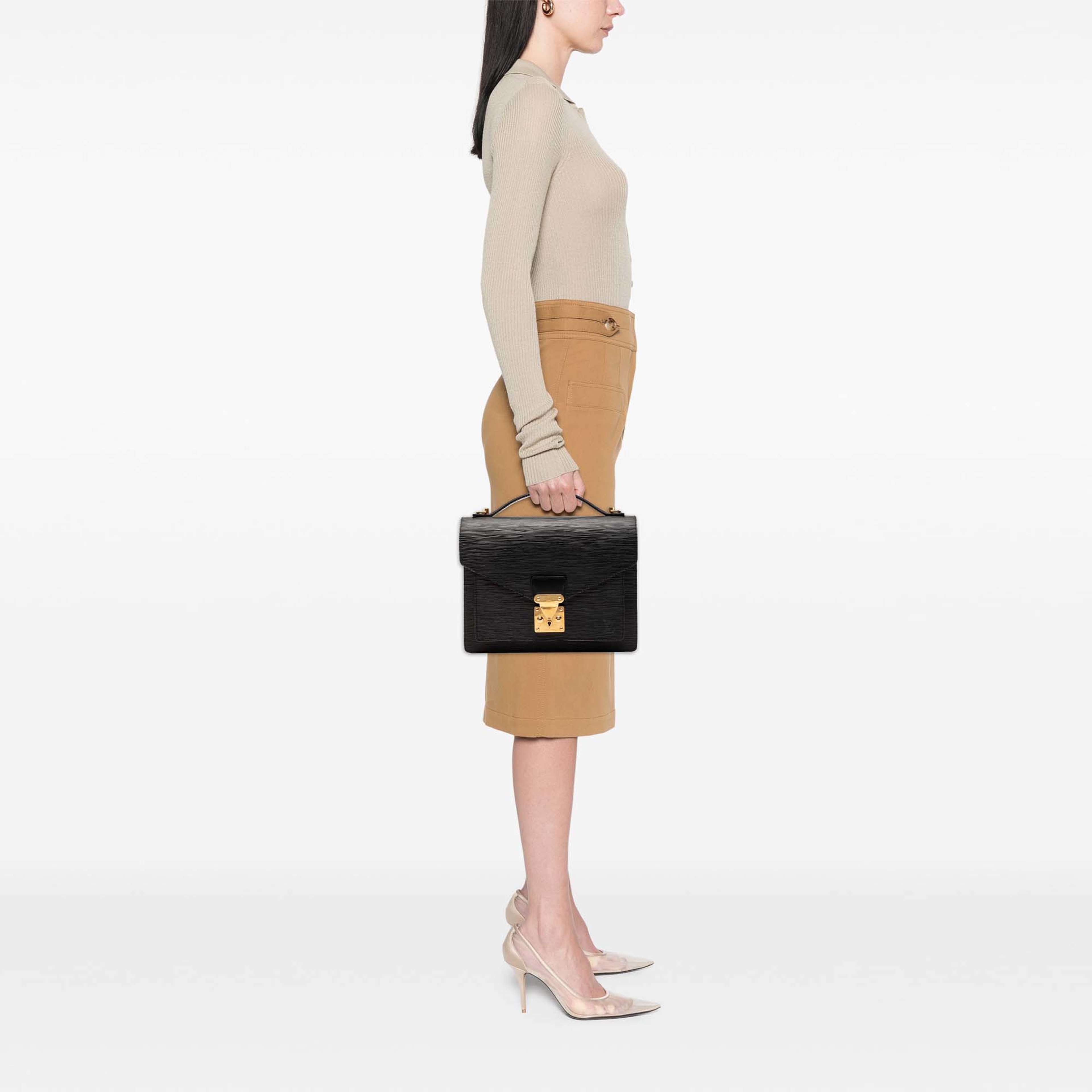 Louis Vuitton Epi Monceau 28, från Luxclusif, i färgen svart. Klicka för att öppna bilden i stort format