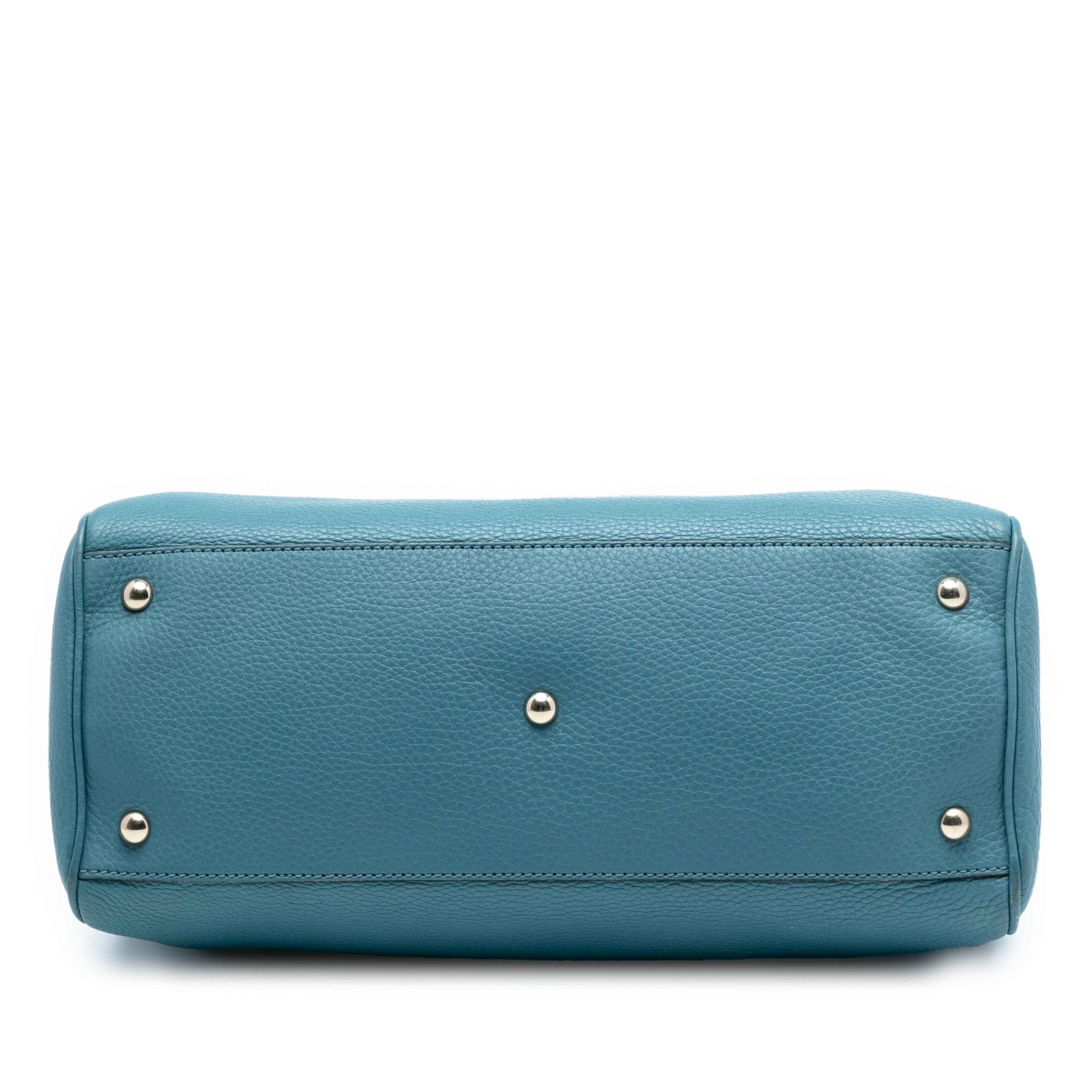 Gucci Medium Calfskin Bamboo Shopper Satchel, från Luxclusif, i färgen light blue. Klicka för att öppna bilden i stort format