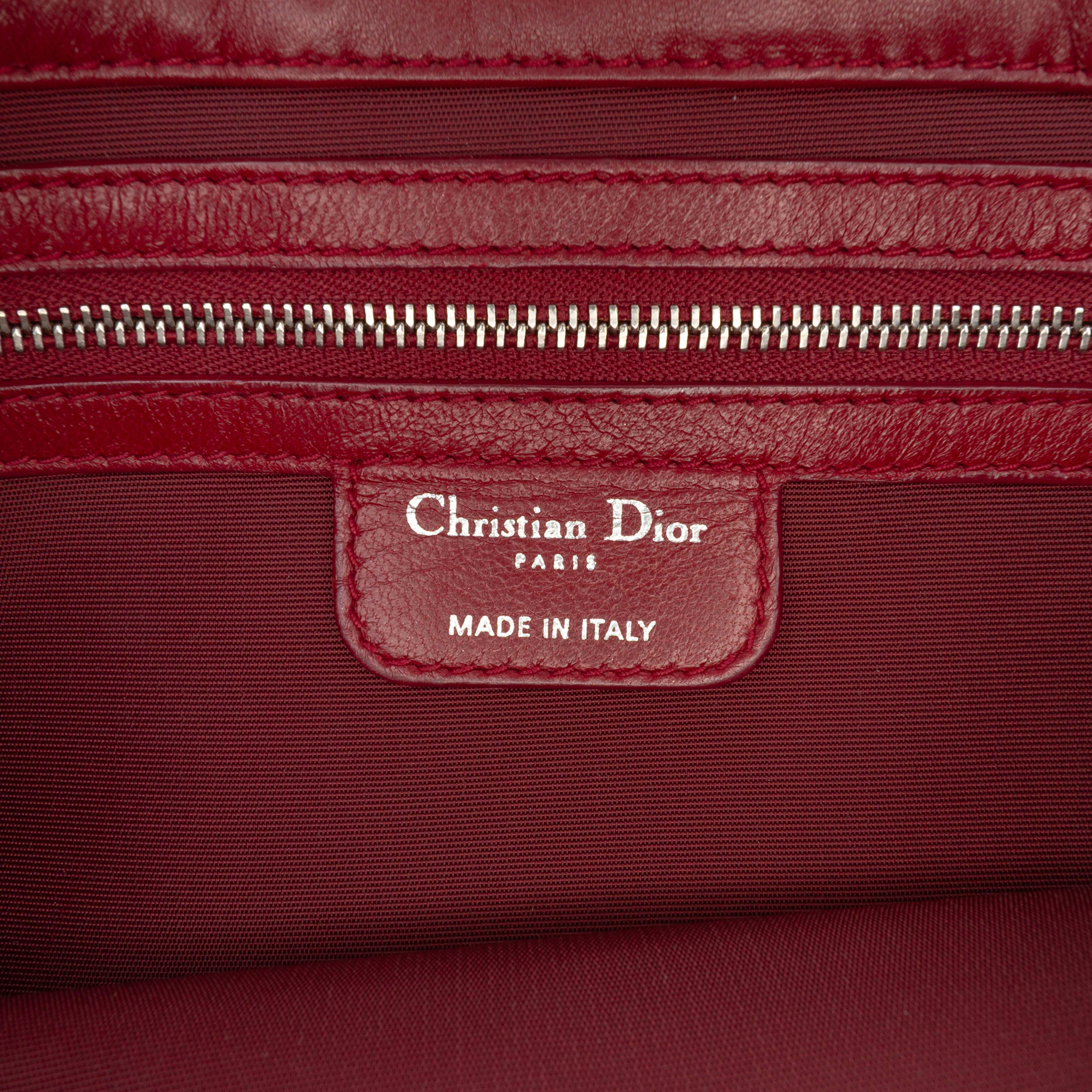 Dior Lambskin Cannage New Lock Ruffle Flap, från Luxclusif, i färgen red. Klicka för att öppna bilden i stort format