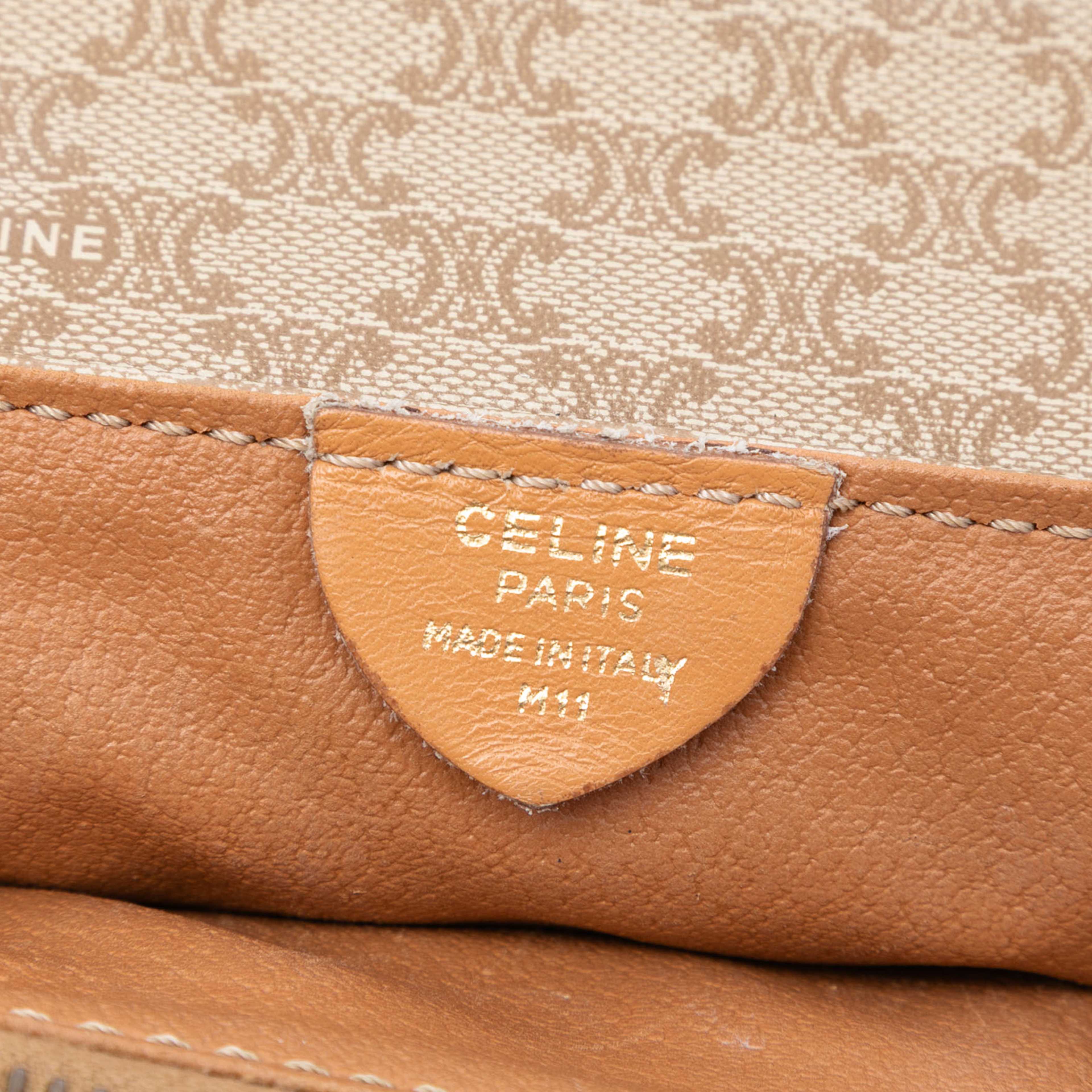 Celine Macadam Coated Canvas Crossbody, från Luxclusif, i färgen beige. Klicka för att öppna bilden i stort format