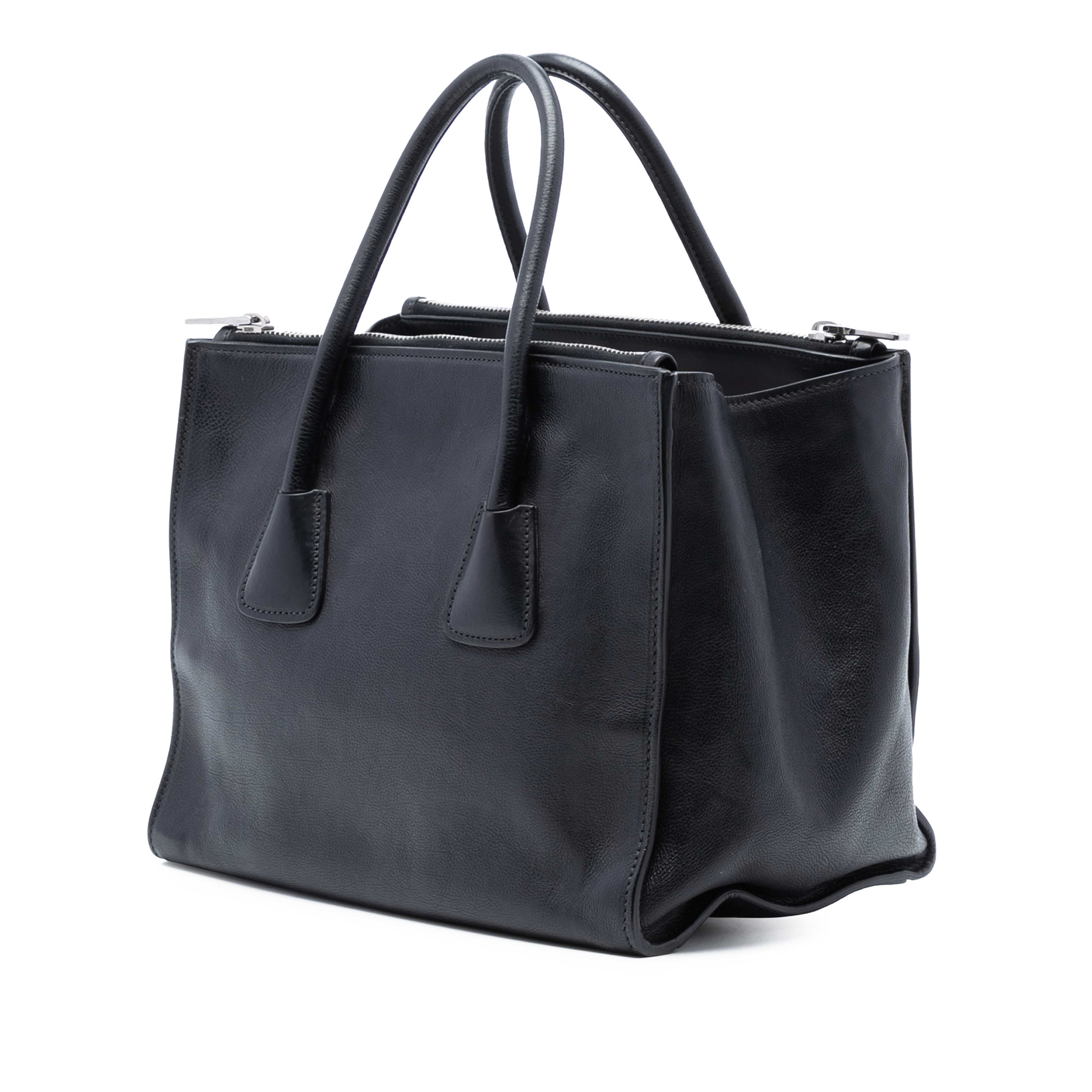 Prada Glace Calf Twin Pocket Satchel, från Luxclusif, i färgen black. Klicka för att öppna bilden i stort format