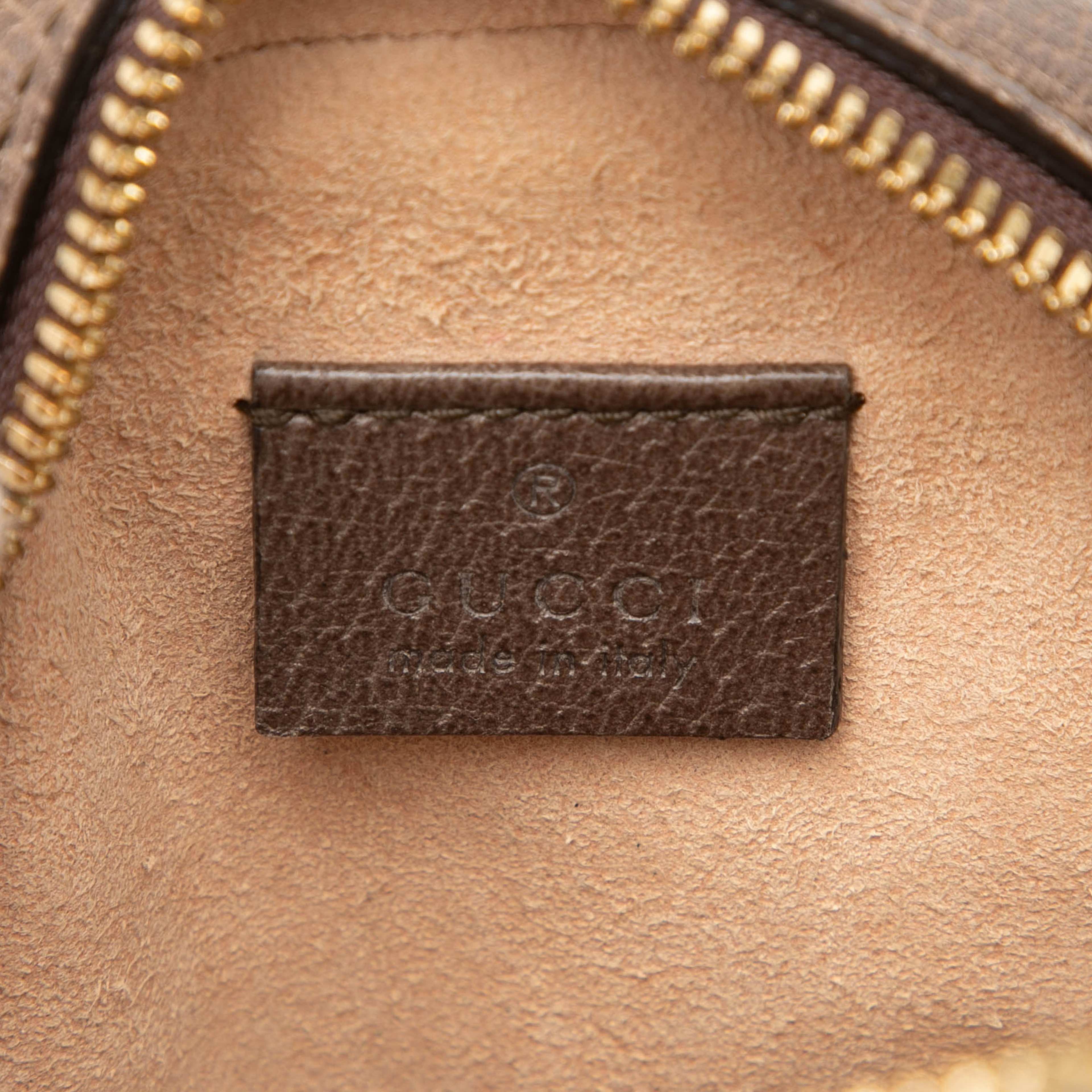 Gucci Mini Gg Supreme Web Ophidia Round Crossbody, från Luxclusif, i färgen beige. Klicka för att öppna bilden i stort format