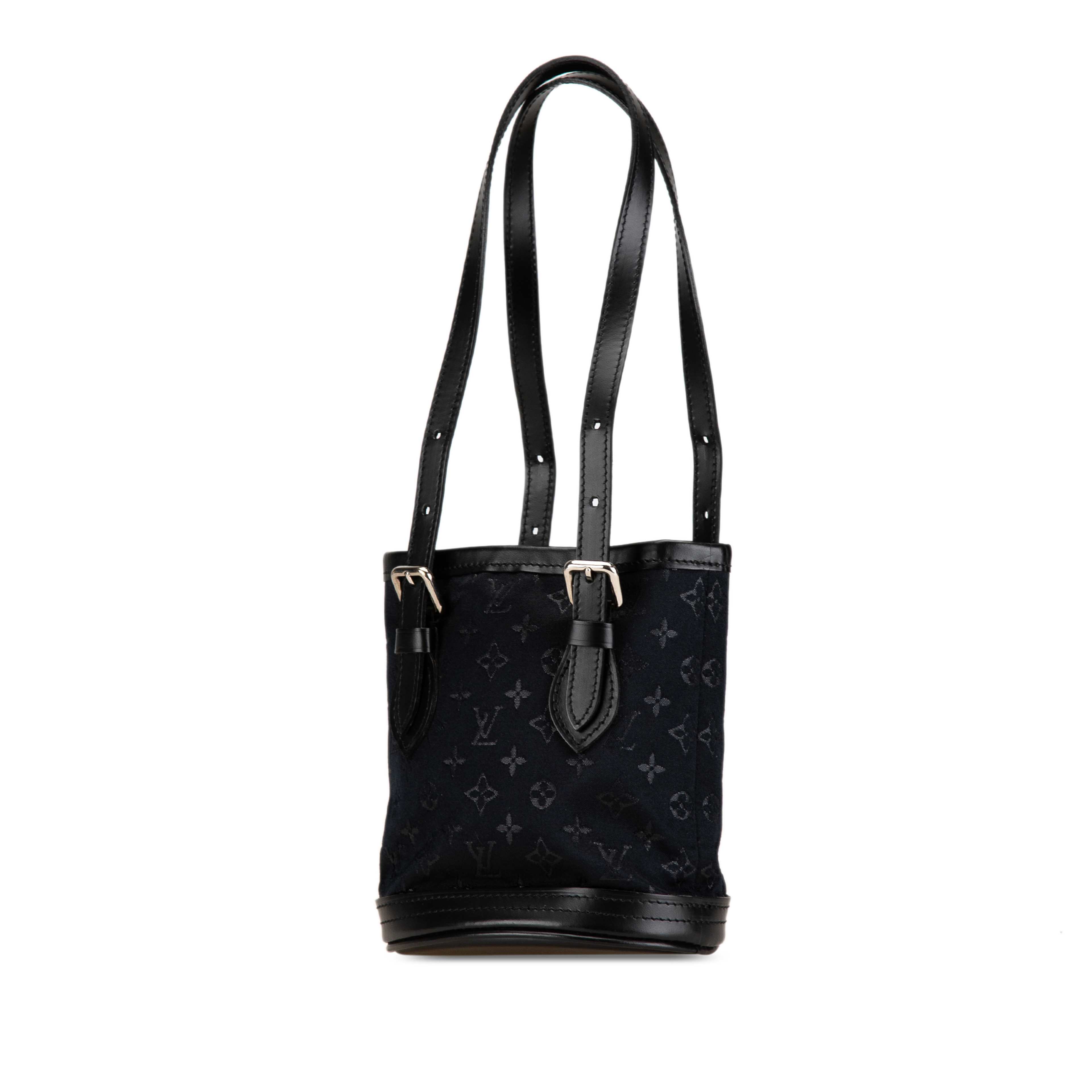 Louis Vuitton Monogram Mini Satin Bucket, från Luxclusif, i färgen black. Klicka för att öppna bilden i stort format