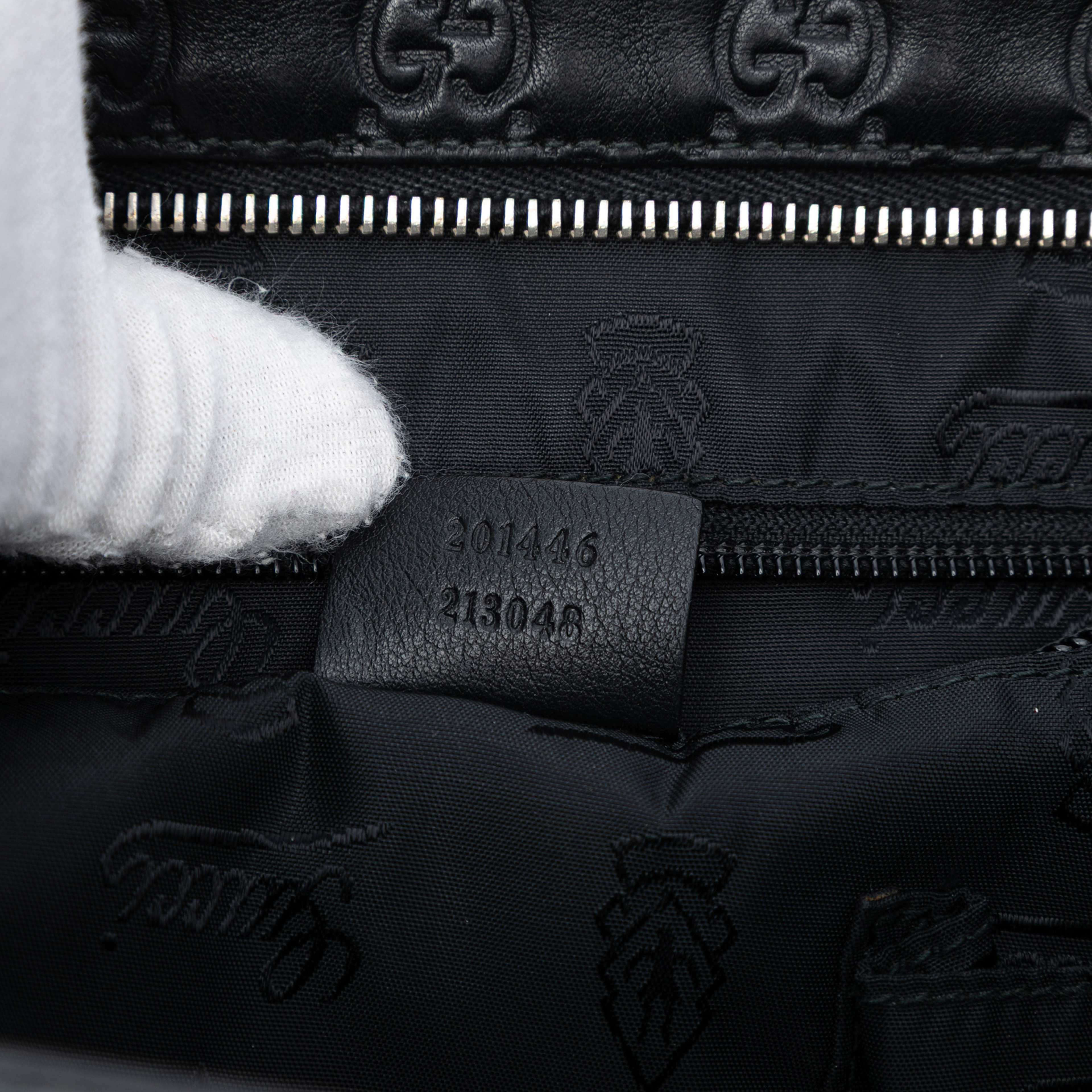 Gucci Guccissima Crossbody, från Luxclusif, i färgen black. Klicka för att öppna bilden i stort format