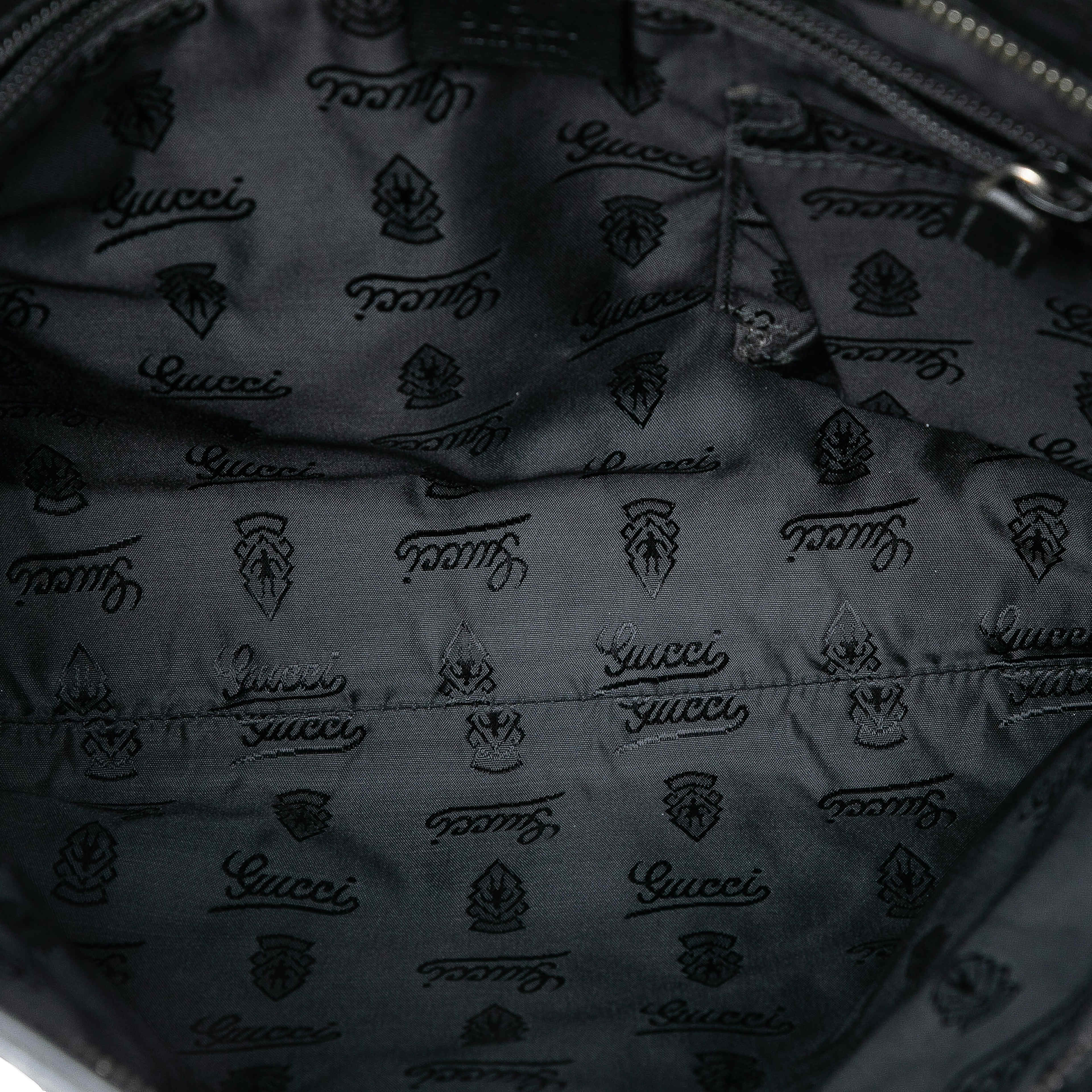 Gucci Guccissima Crossbody, från Luxclusif, i färgen black. Klicka för att öppna bilden i stort format