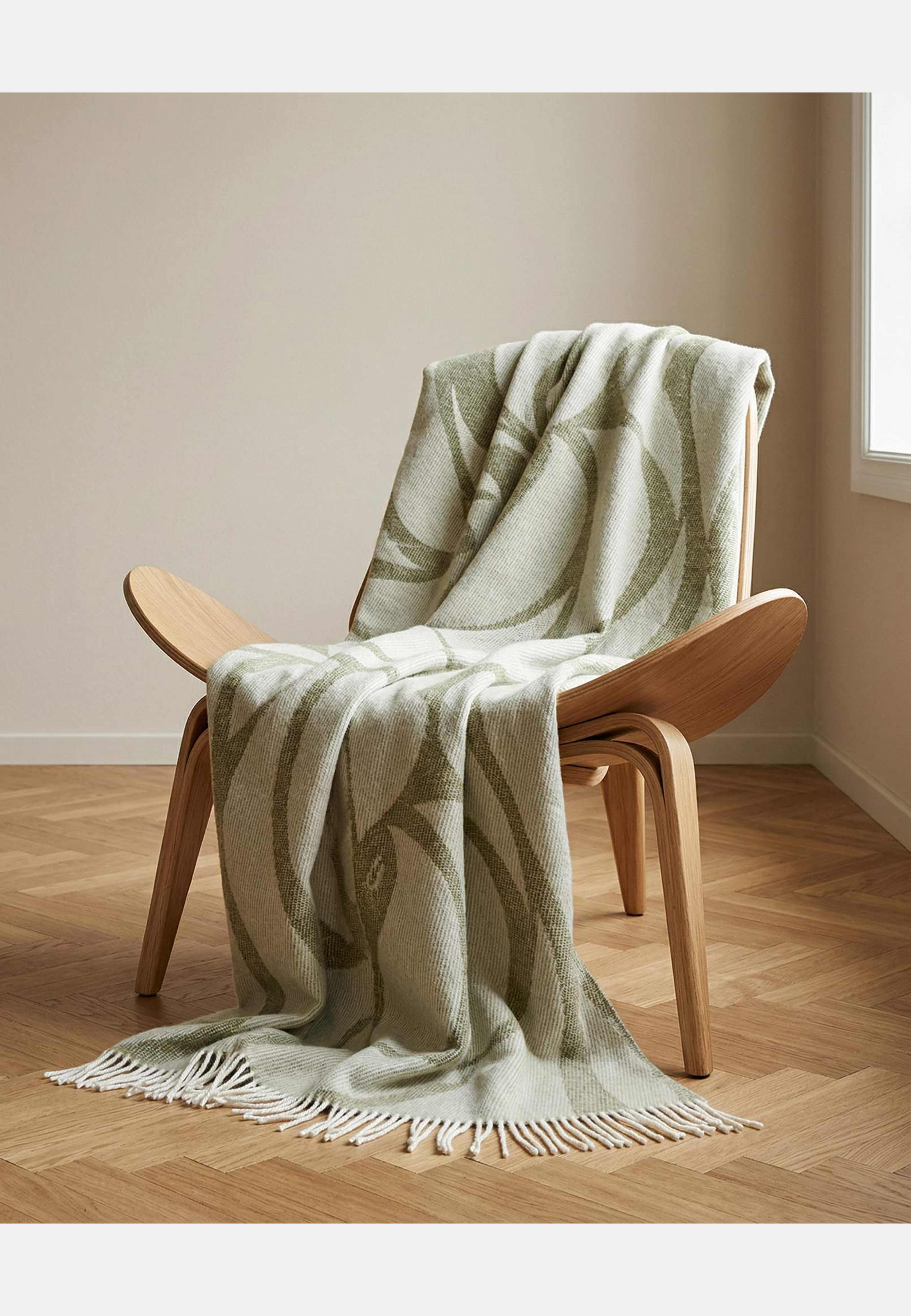 Pläd Folia, från Classic Collection, i färgen grön. Klicka för att öppna bilden i stort format