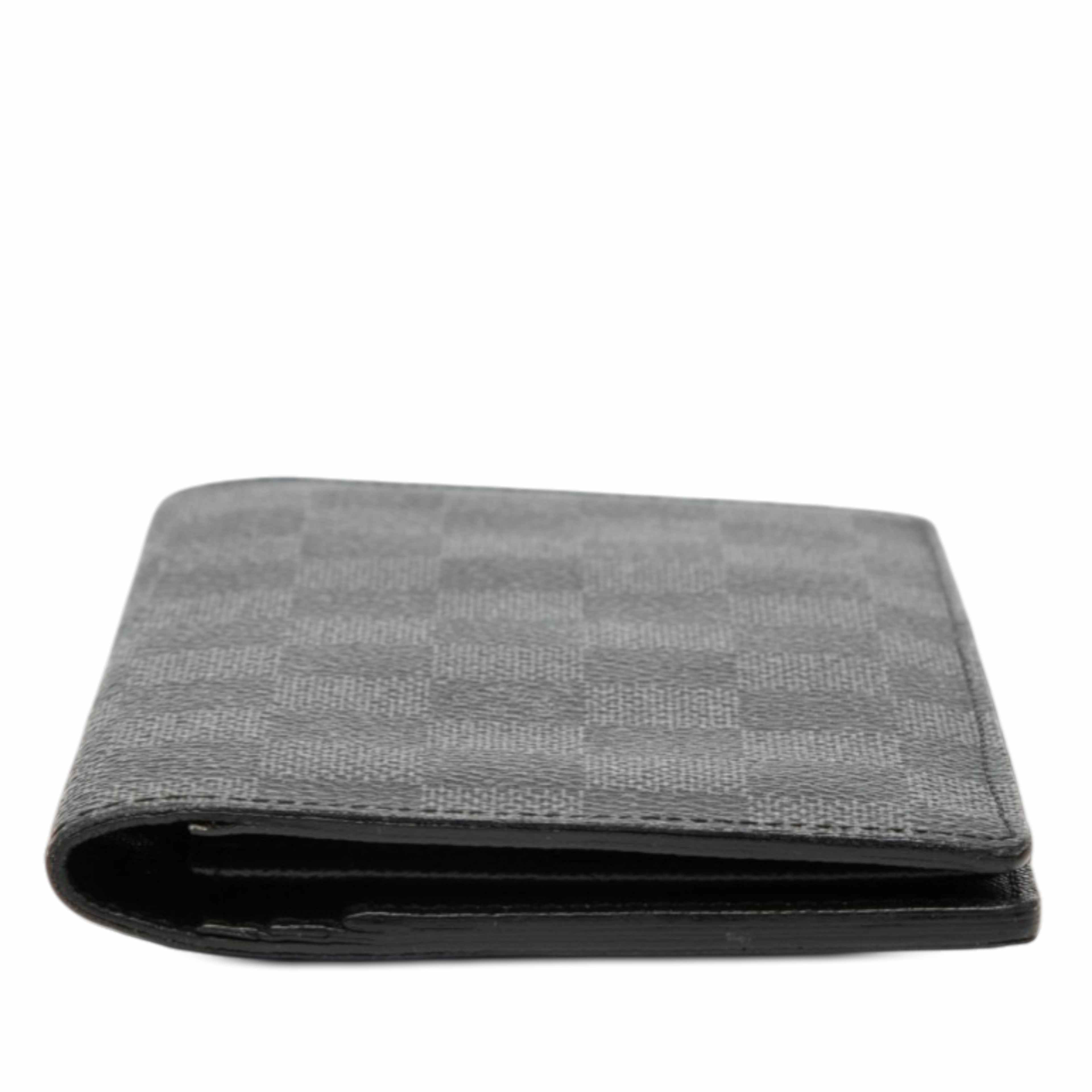 Louis Vuitton Damier Graphite Brazza Long Wallet, från Luxclusif, i färgen black. Klicka för att öppna bilden i stort format