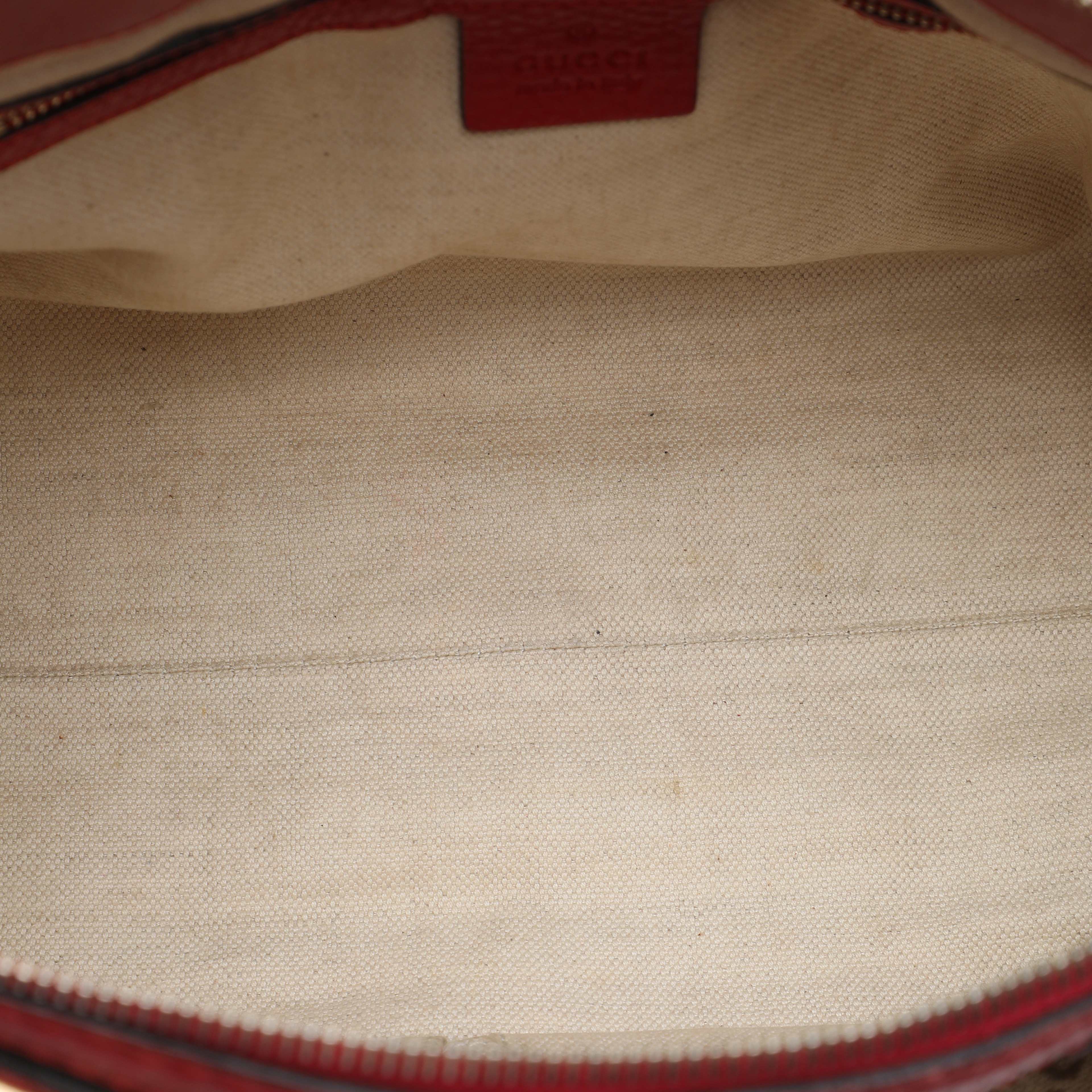 Gucci Gg Canvas Bella Satchel, från Luxclusif, i färgen röd. Klicka för att öppna bilden i stort format