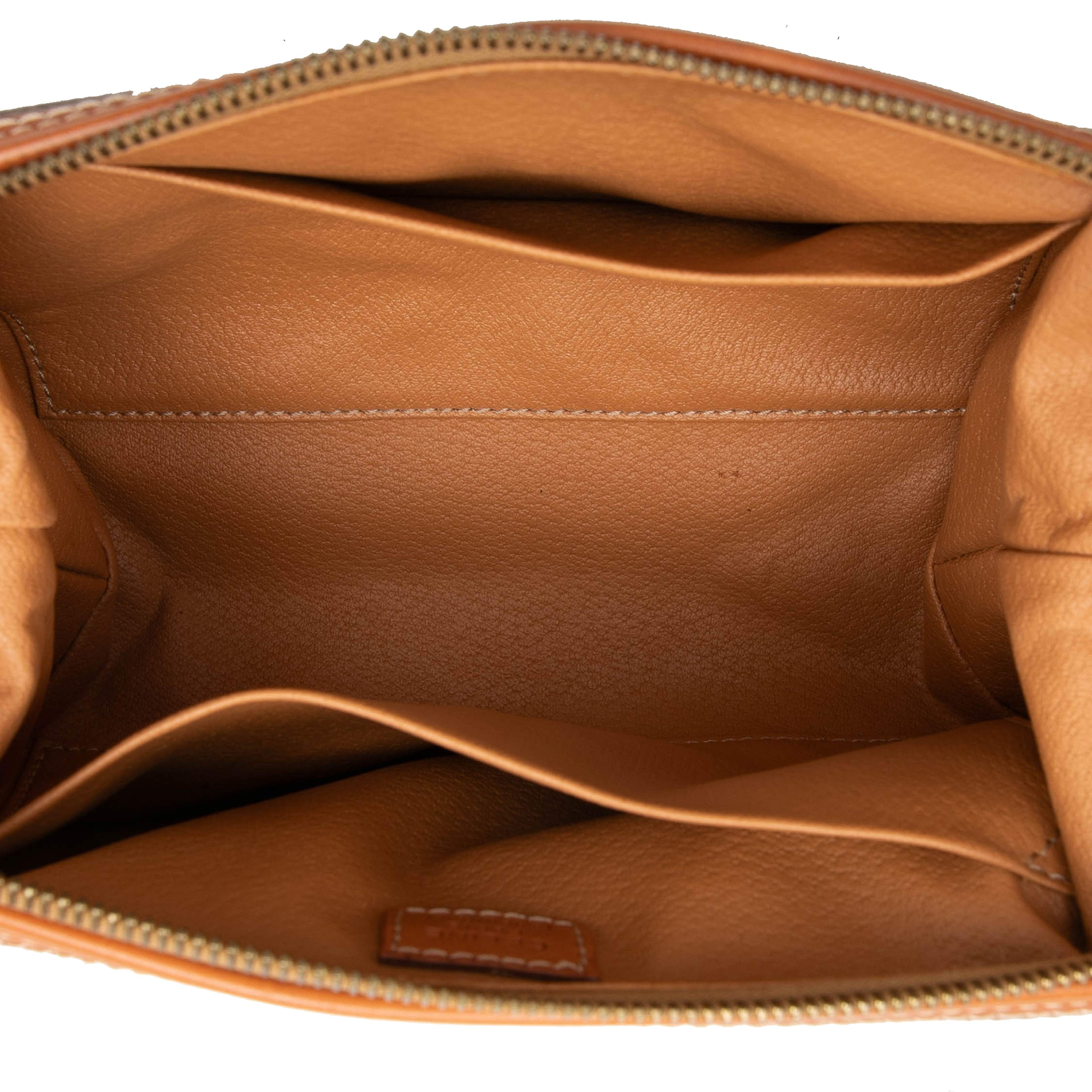 Celine Macadam Coated Canvas Cosmetic Pouch, från Luxclusif, i färgen brun. Klicka för att öppna bilden i stort format