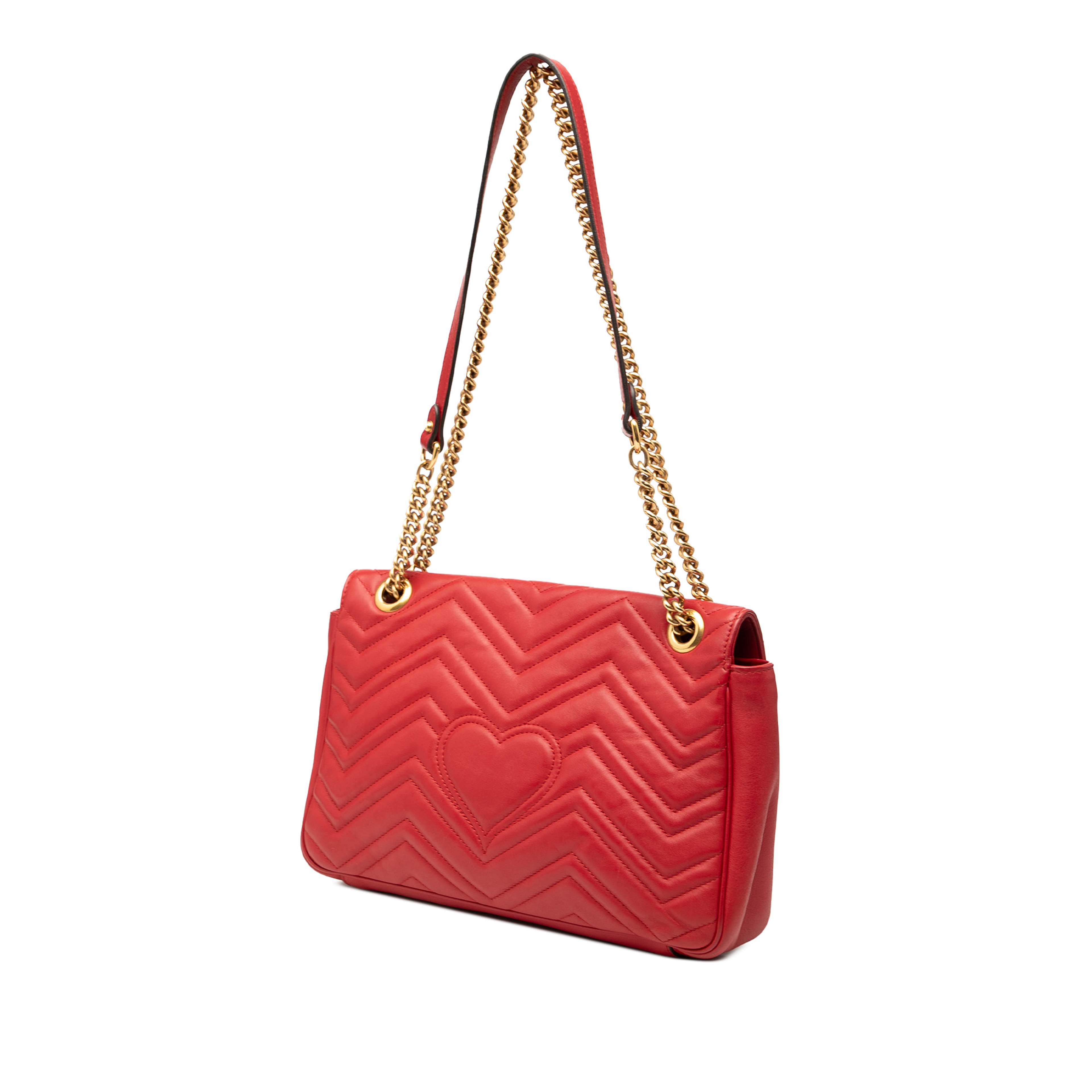 Gucci Large Gg Marmont Matelasse Leather Shoulder Bag, från Luxclusif, i färgen red. Klicka för att öppna bilden i stort format