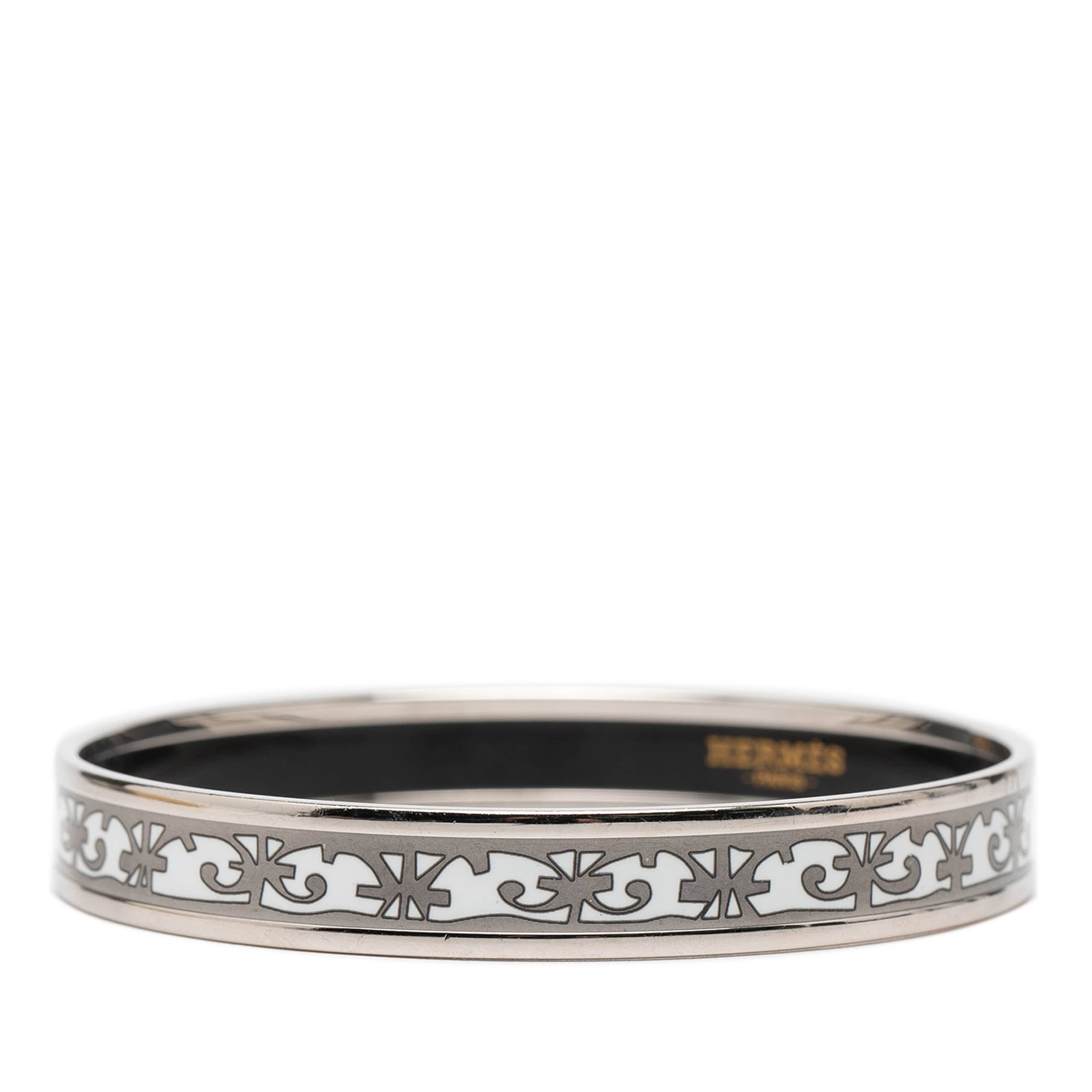 Hermès Narrow Balcons Du Guadalquivir Enamel Bangle 65, från Luxclusif, i färgen gray. Klicka för att öppna bilden i stort format