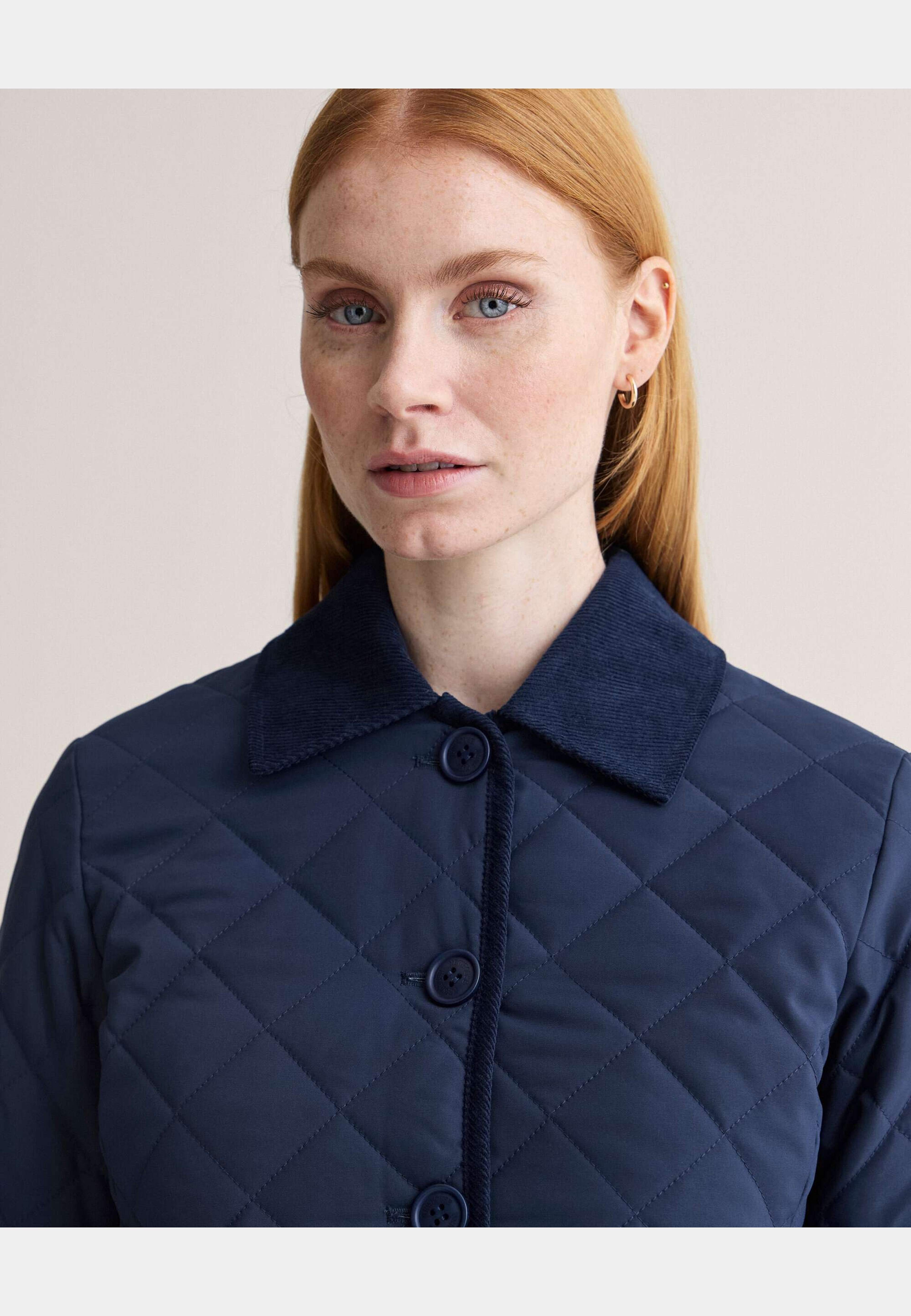 Naomi Quilted Jacket, från Newhouse, i färgen marinblå. Klicka för att öppna bilden i stort format