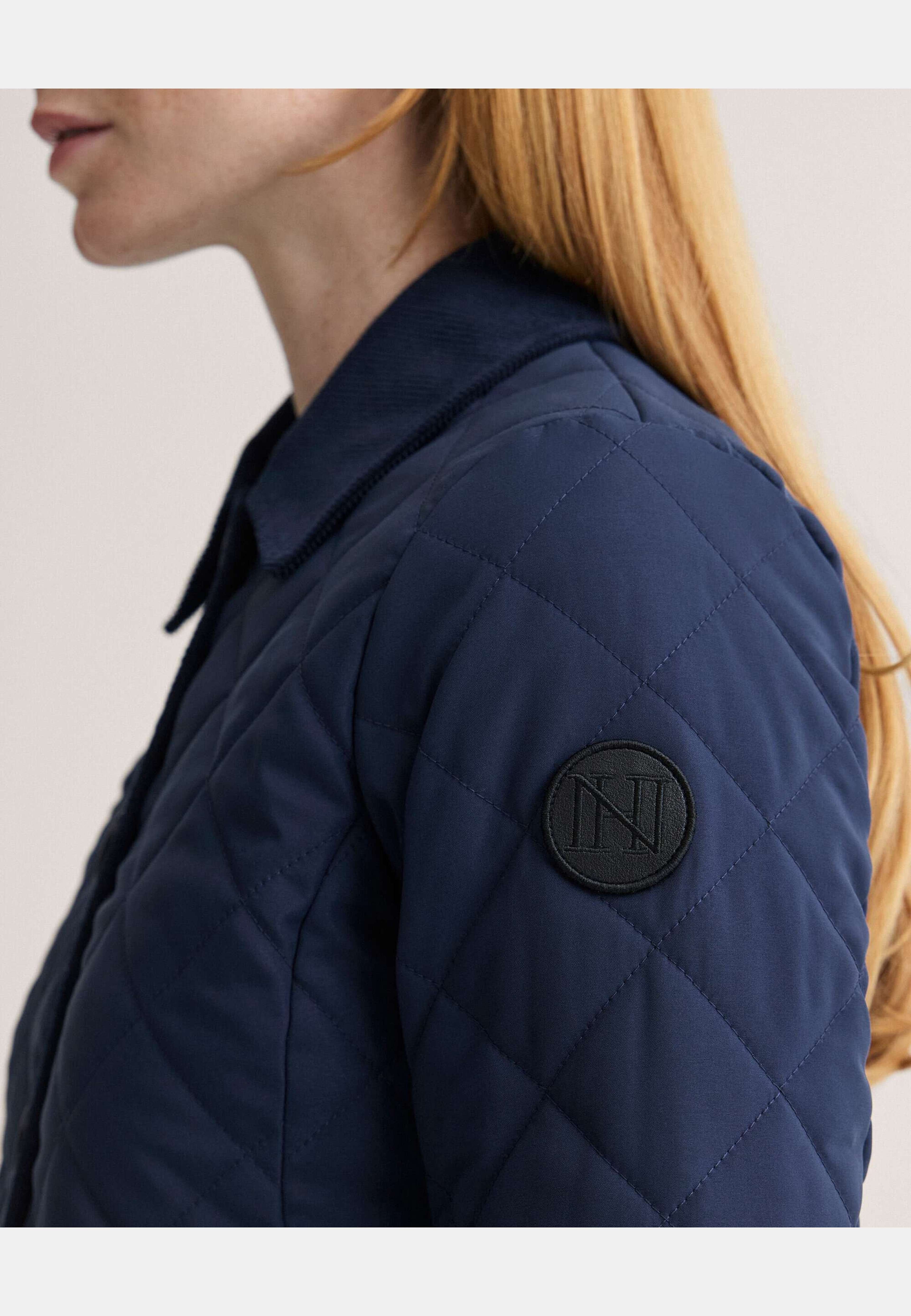 Naomi Quilted Jacket, från Newhouse, i färgen marinblå. Klicka för att öppna bilden i stort format